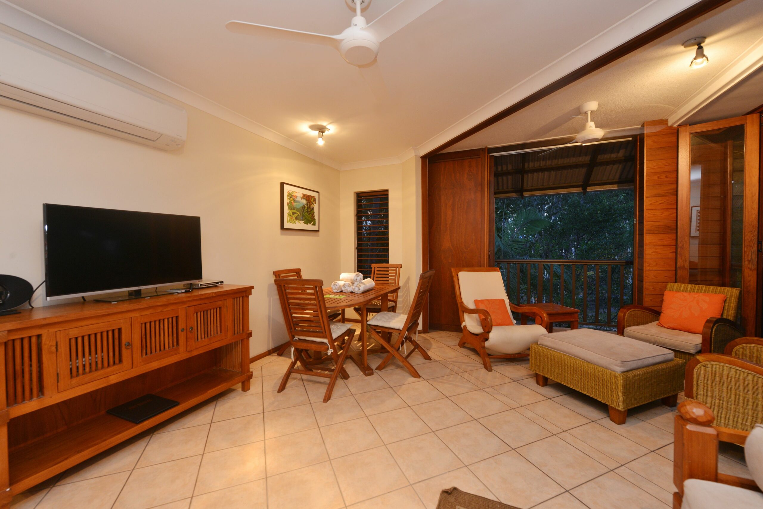 Seascape Holidays- Hibiscus Apartment