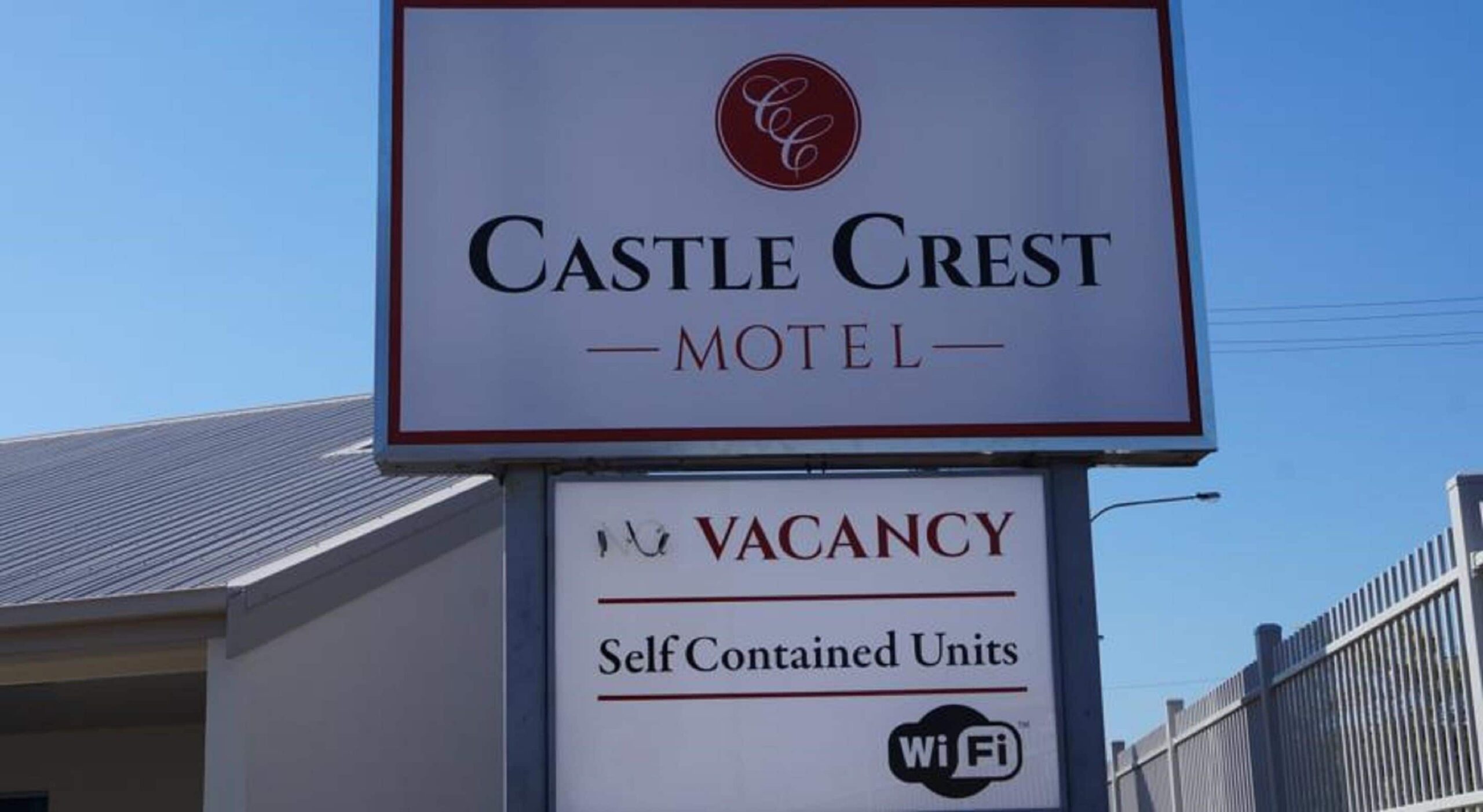 Castle Crest Motel