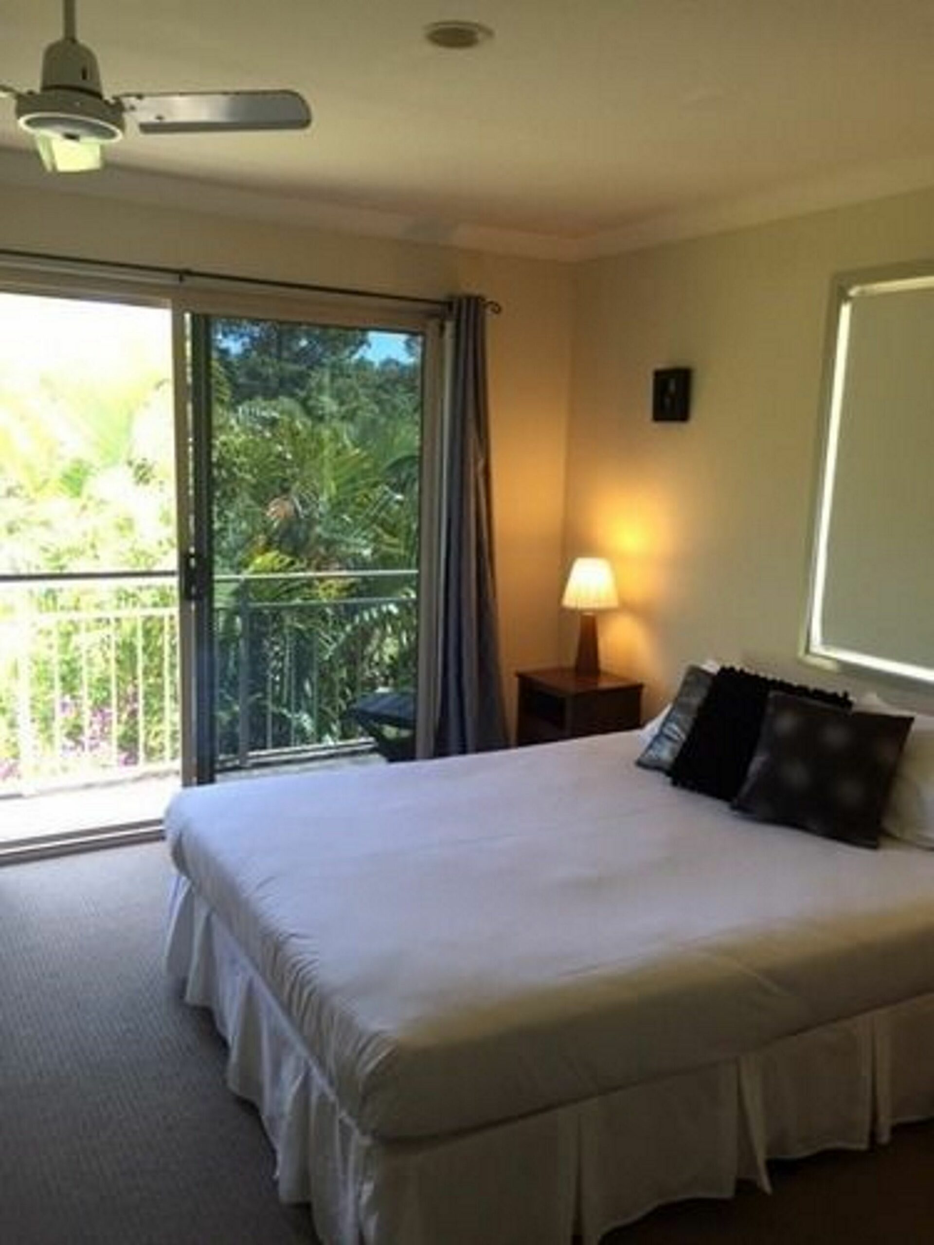 Byron Lakeside Holiday Apartments