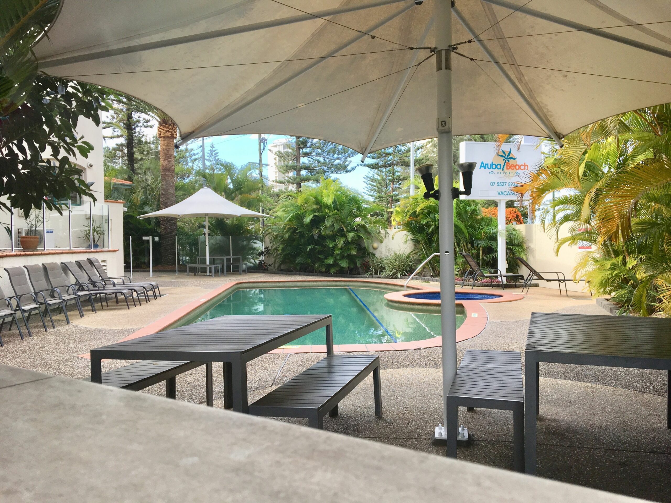 Broadbeach Private Apt with CHA