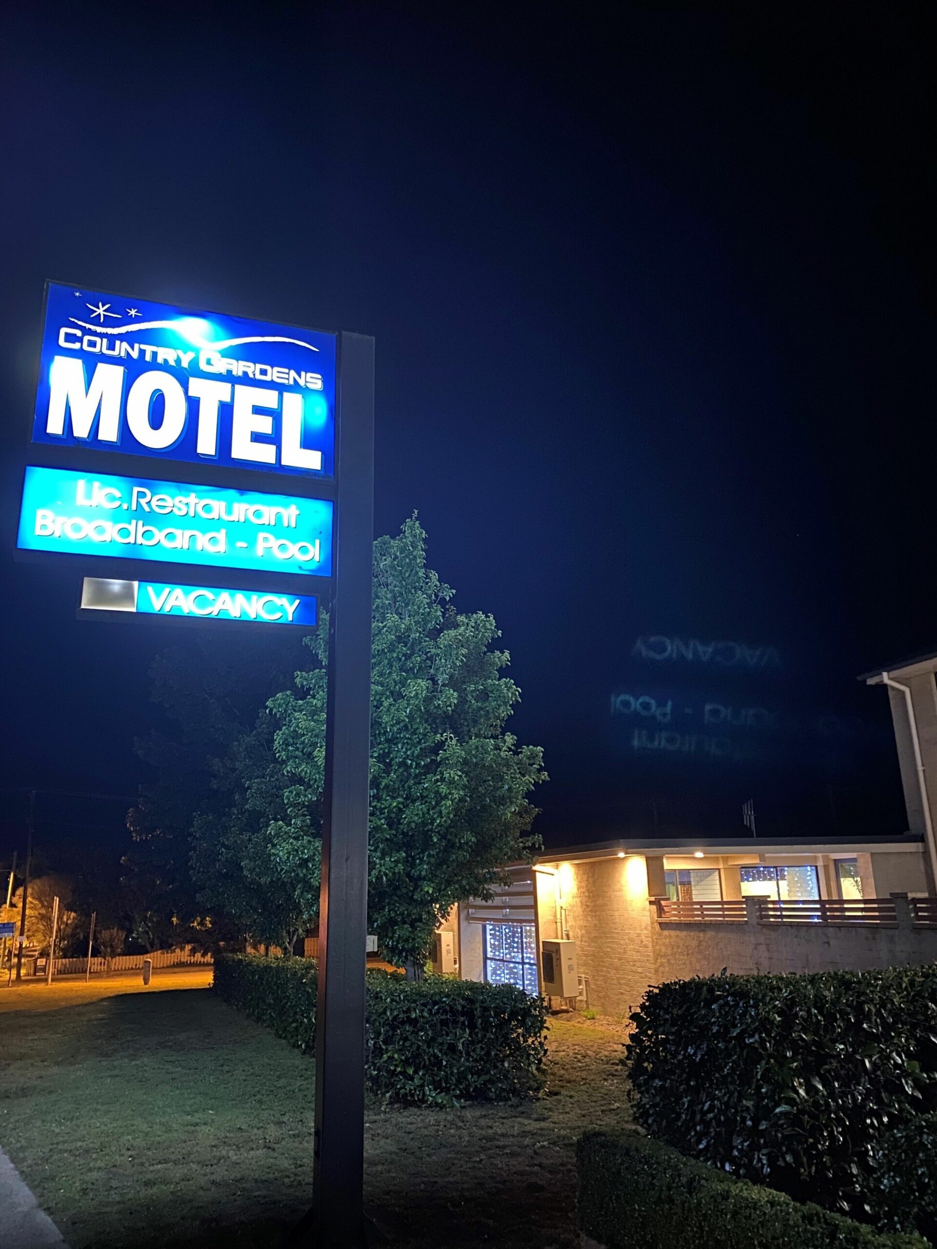 Country Gardens Motel