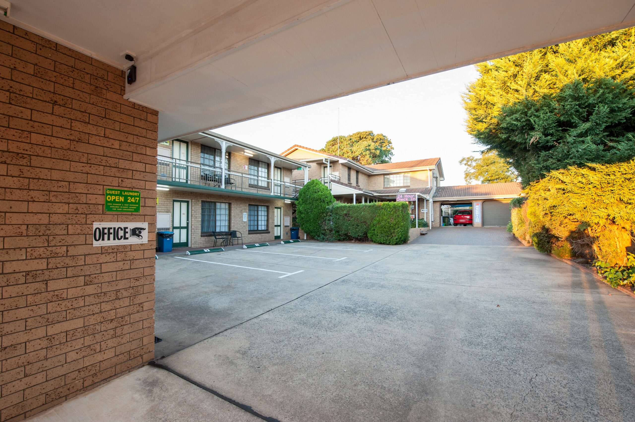 Jacaranda Place Motor Inn