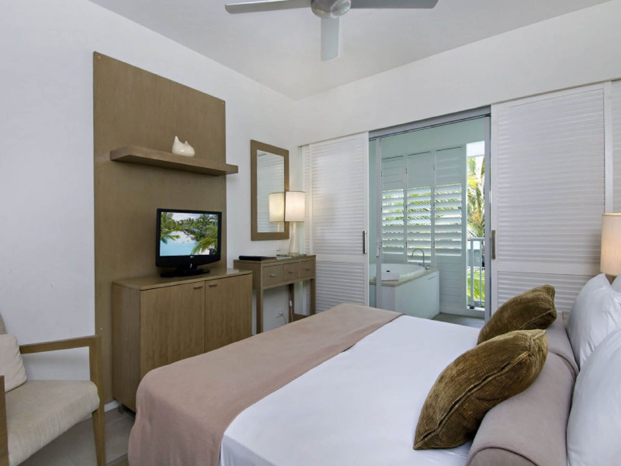 Beach Club Port Douglas 3 Bedroom Luxury Apartment