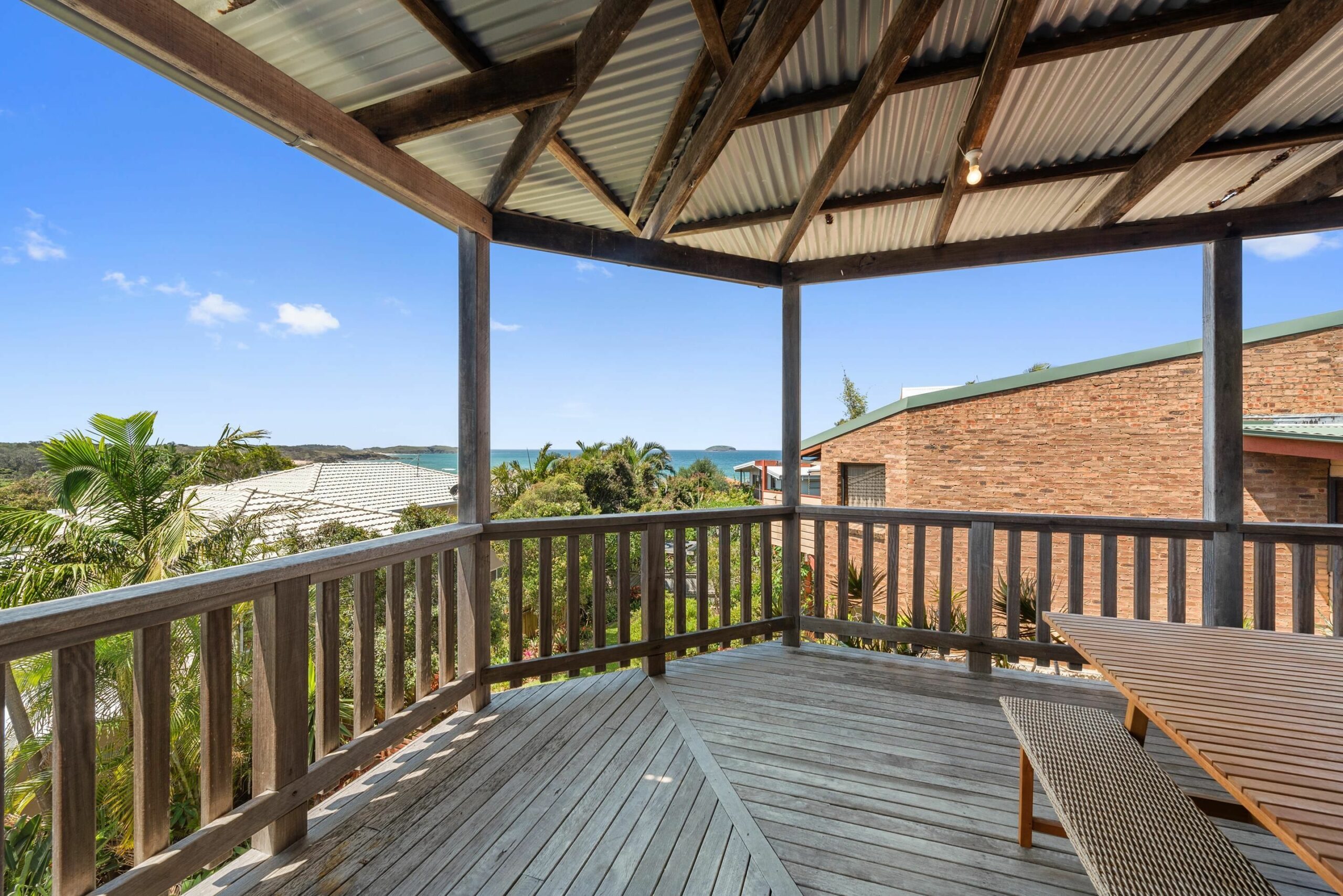 Emerald Seas Beach House - Ocean views