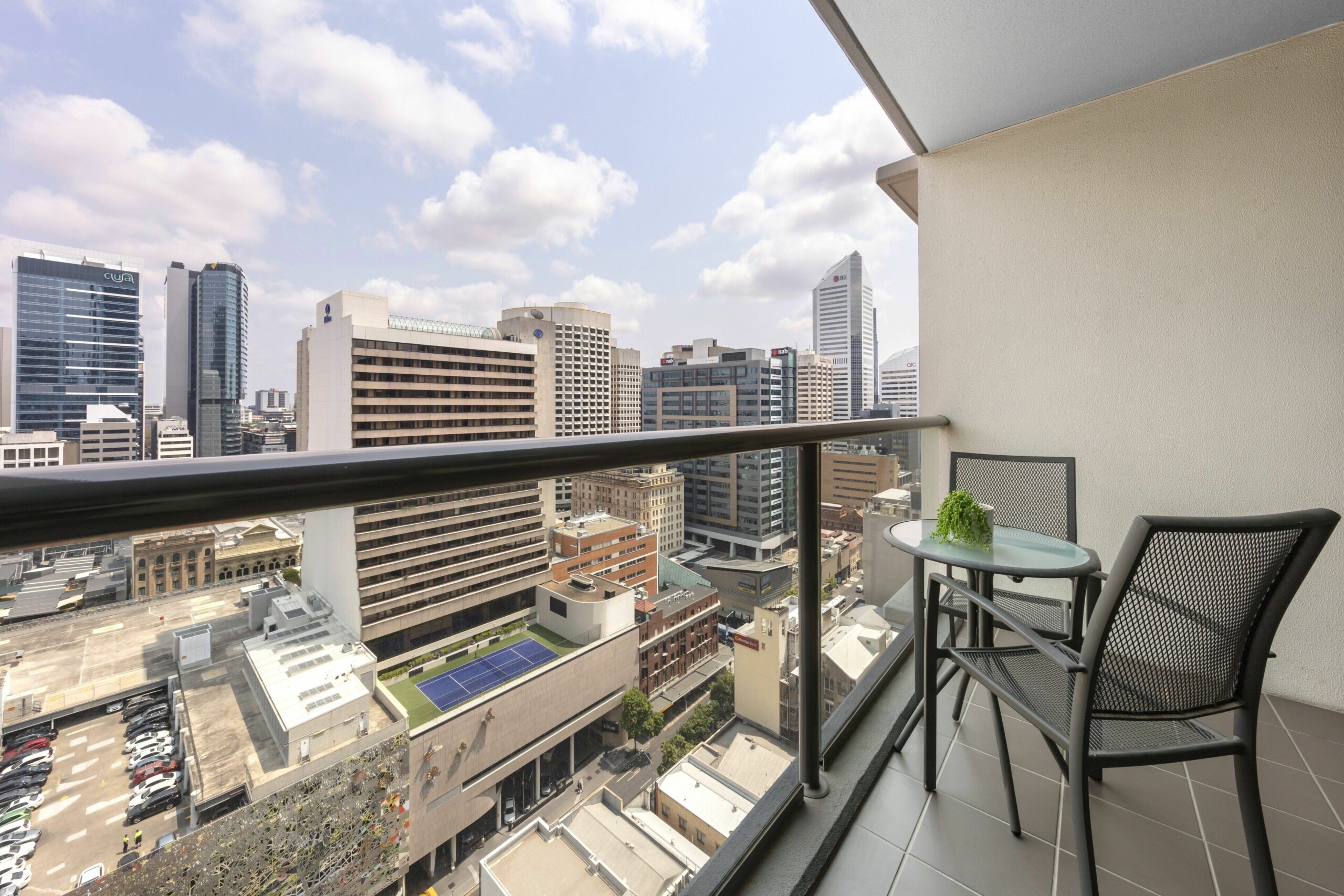 Oaks Brisbane on Charlotte Suites