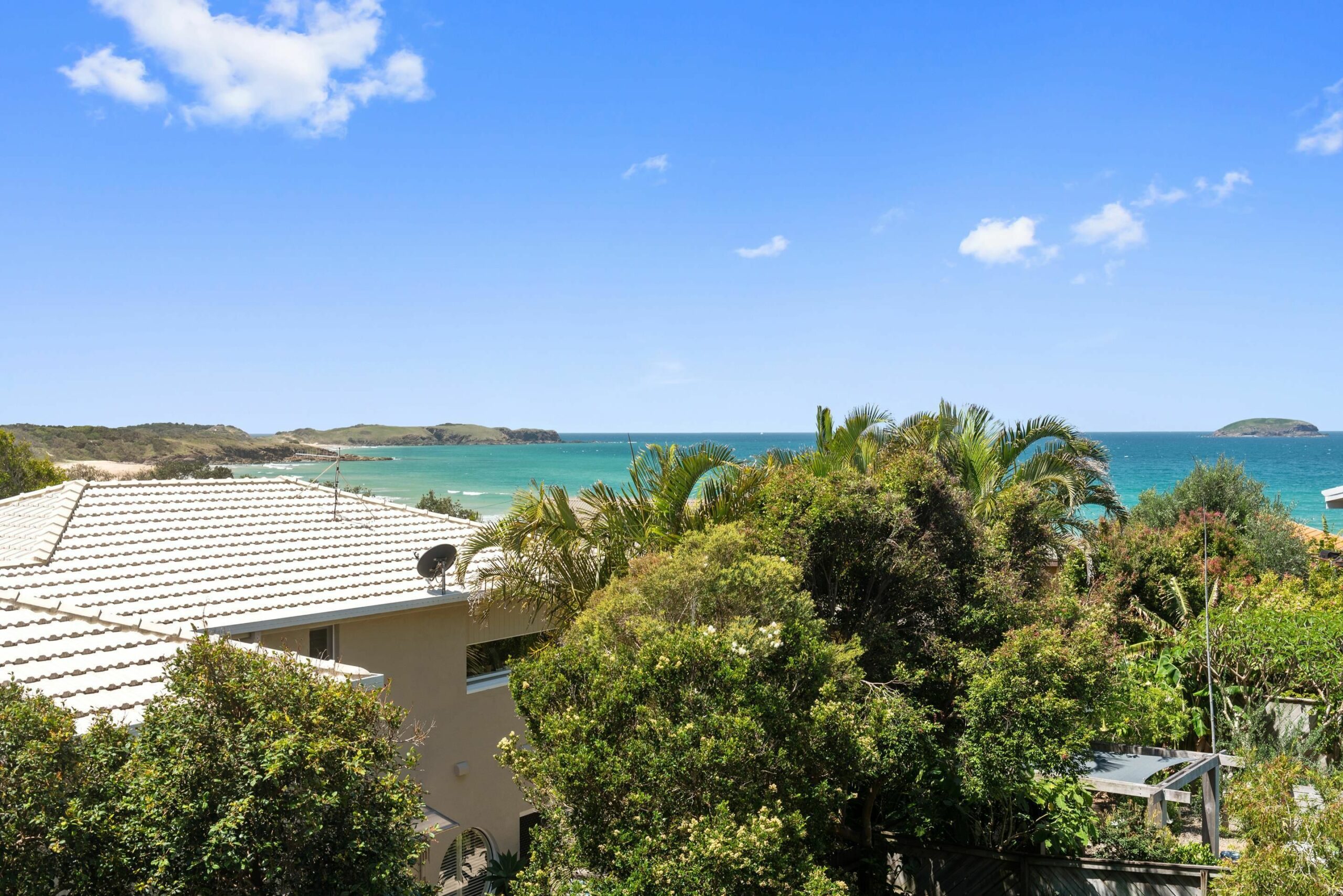 Emerald Seas Beach House - Ocean views