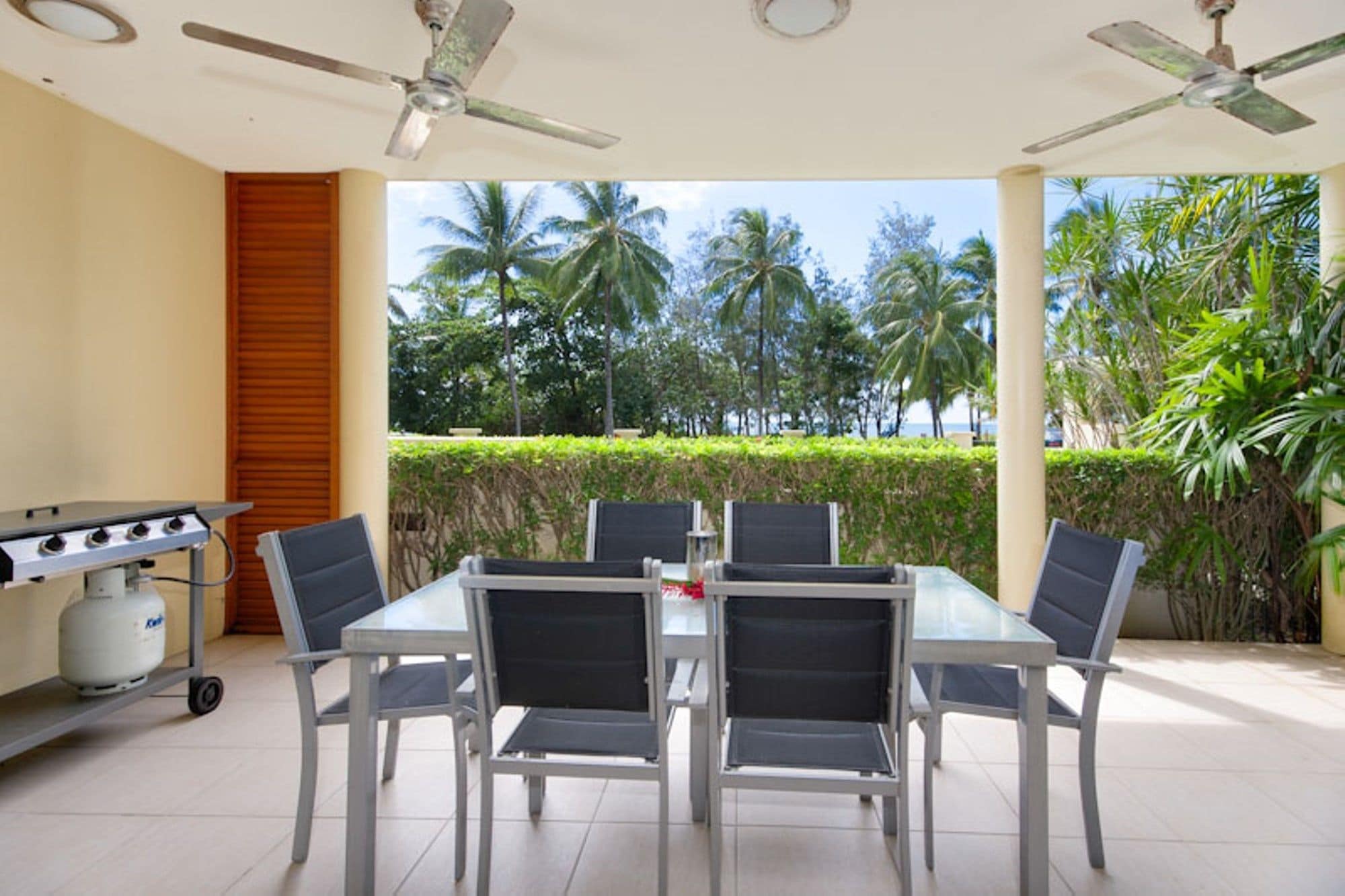 Peponi 2 – Beachfront Apartment