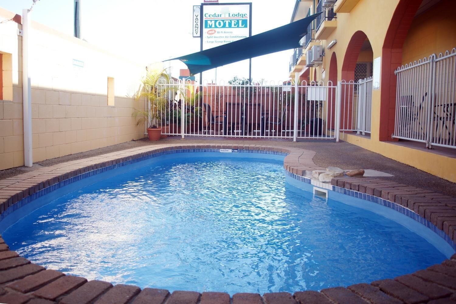 Cedar Lodge Motel Townsville