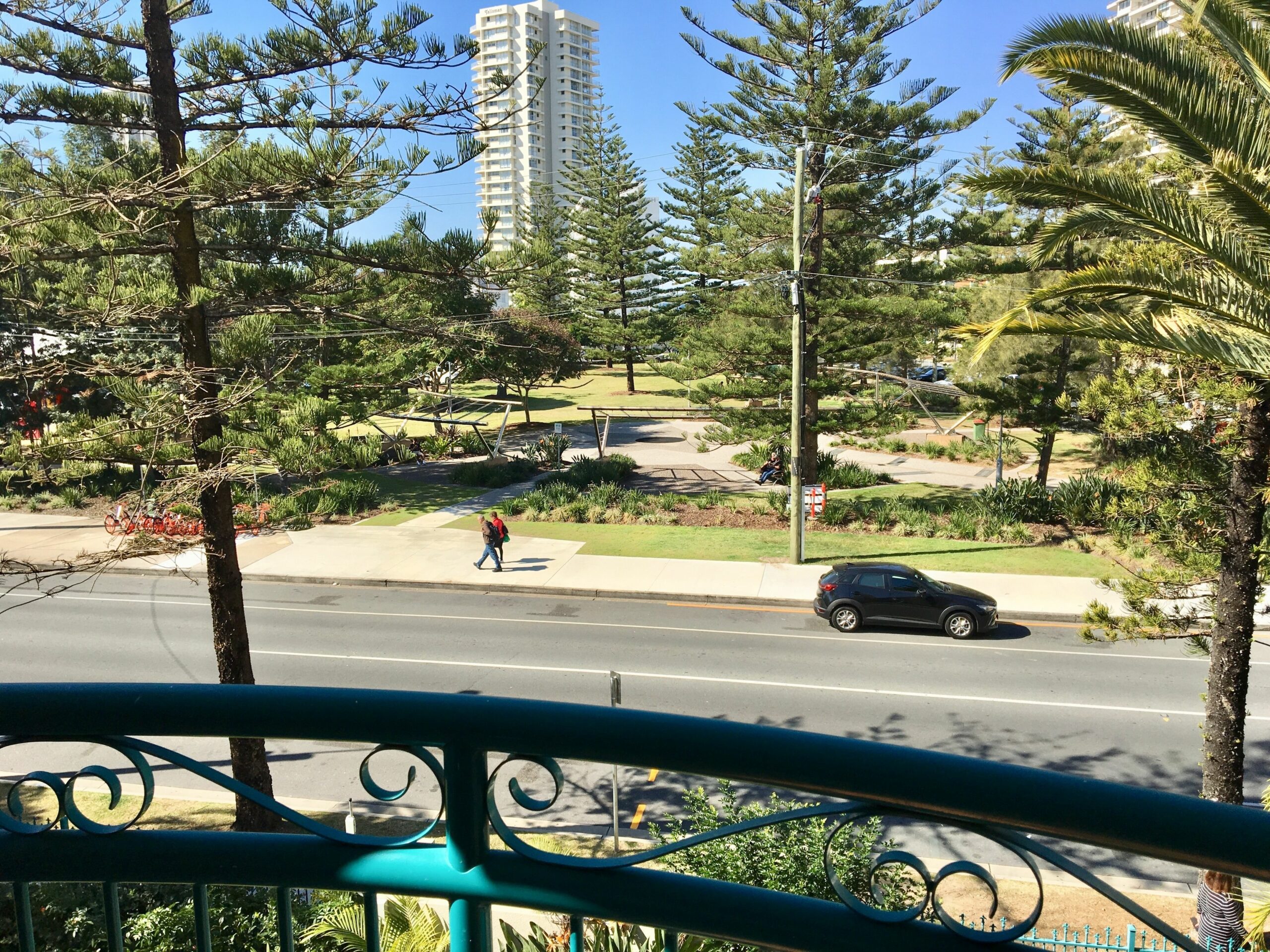 Broadbeach Private Apt with CHA