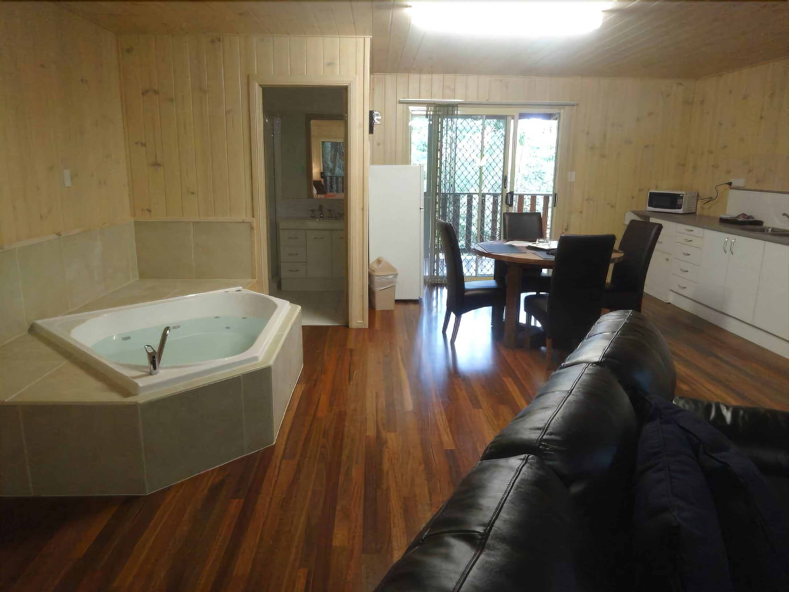 Treetops Accommodation Montville