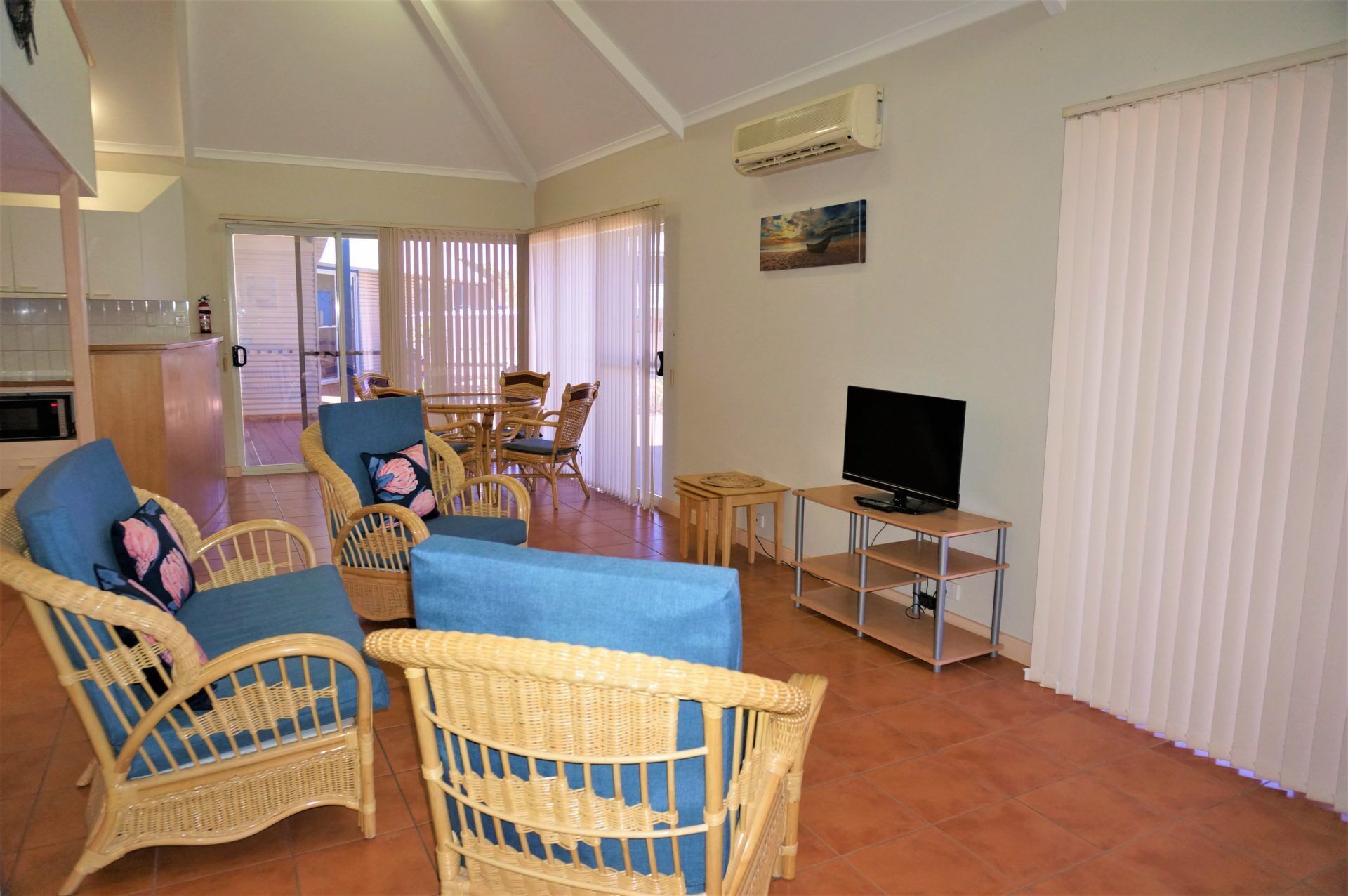 Osprey Holiday Village Unit 109 - Spacious Fully Self Contained Apartment Sleeps 7