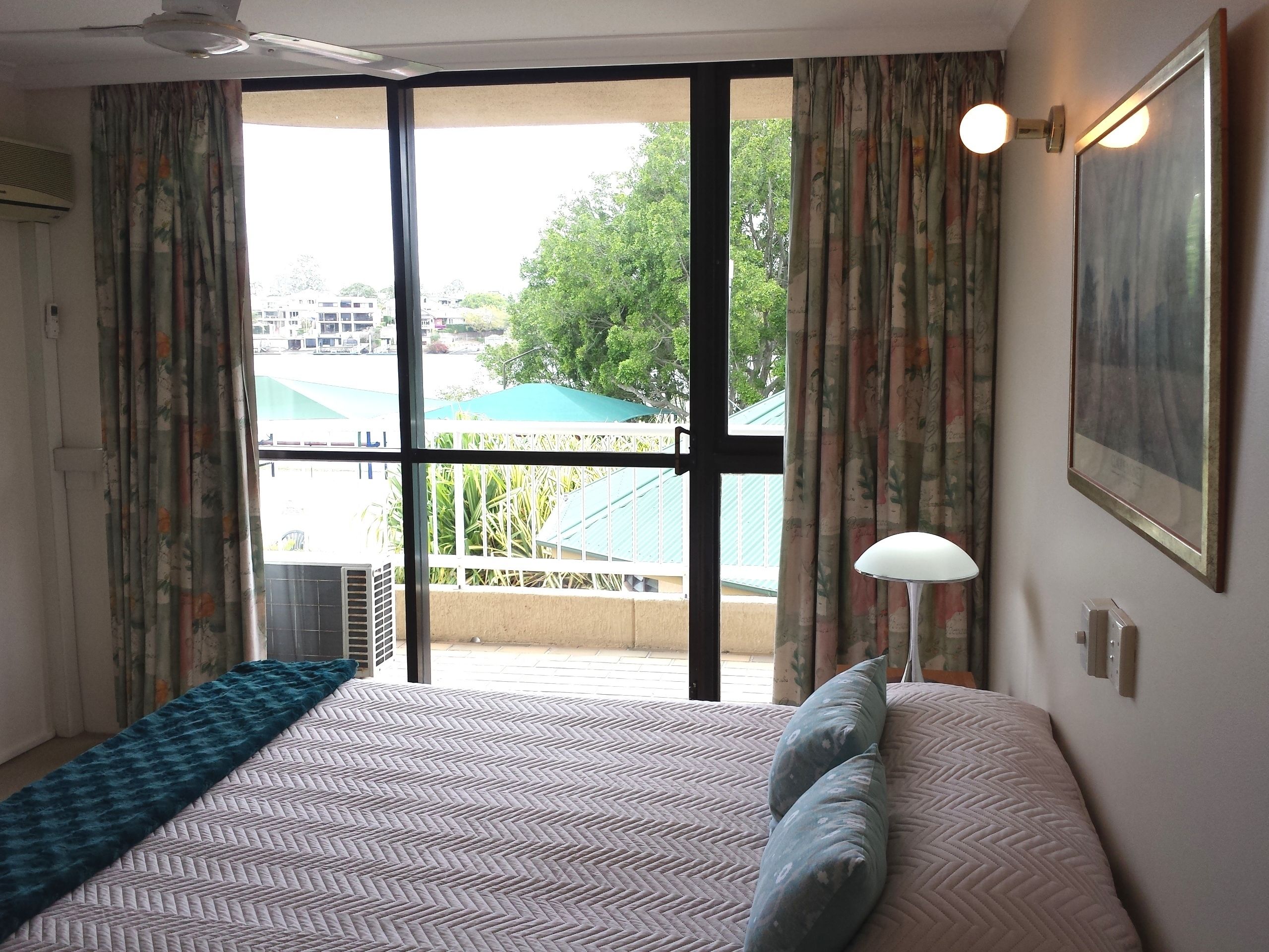 Kirribilli Riverfront Apartments