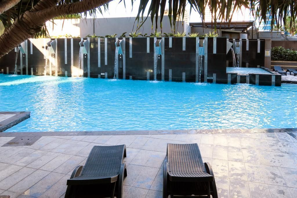 Central Surfers Paradise - Seaview Deluxe Spa Apartment