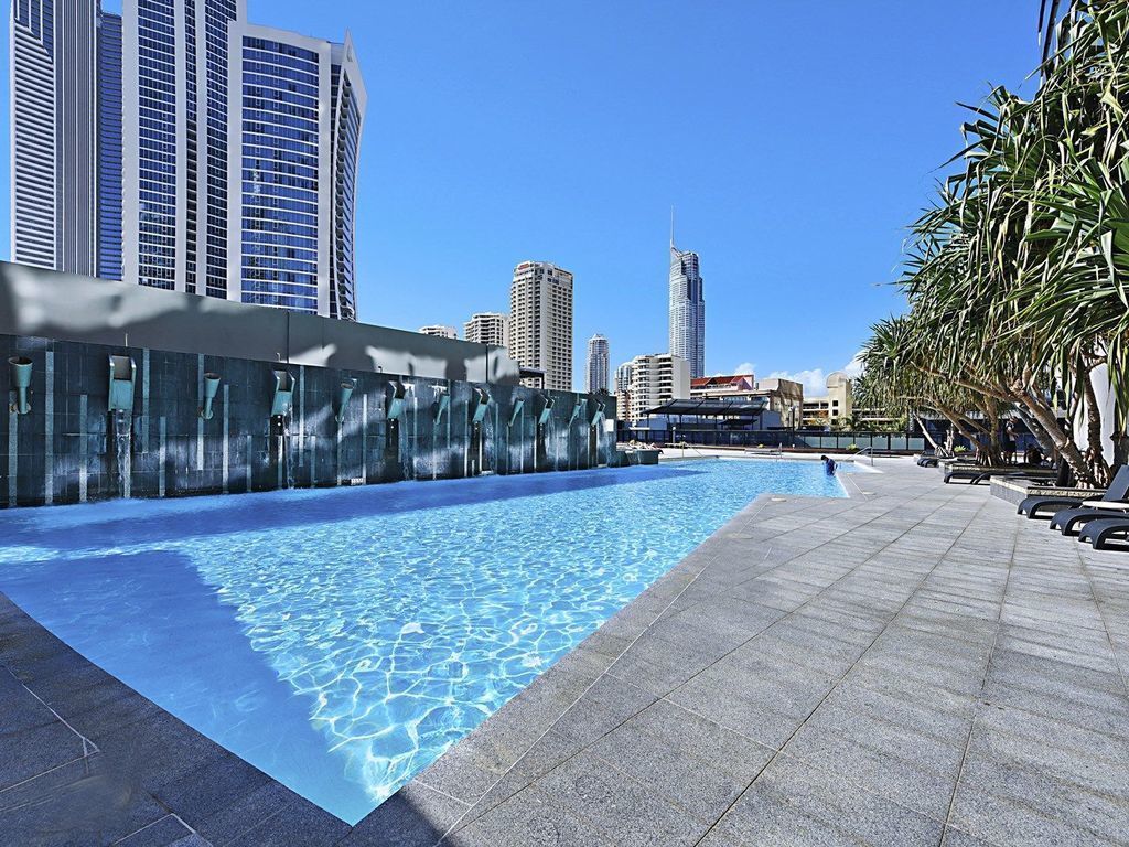 Central Surfers Paradise - Seaview Deluxe Spa Apartment