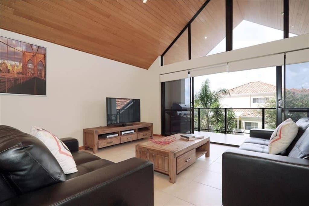 Generous Riverside Living4br Swan Riverheathcote Parknetflix