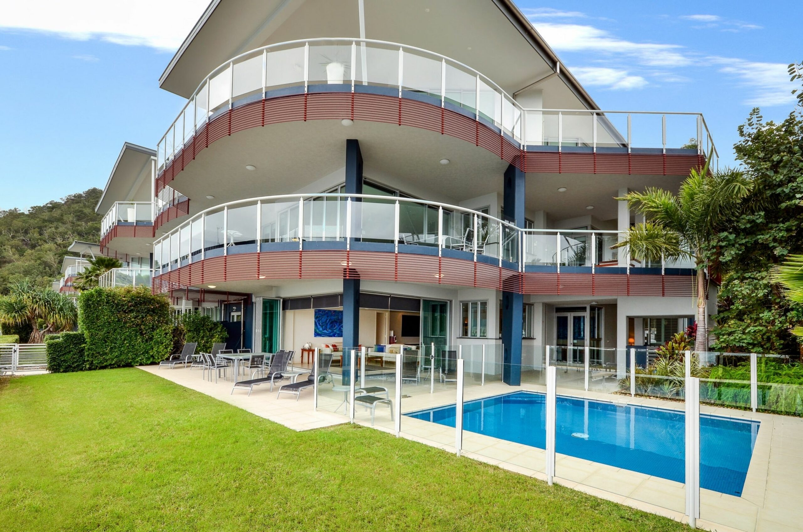 Pavilion 17 Oceanfront Ground Floor 4 Bedroom Heated Pool Plus Golf Buggy