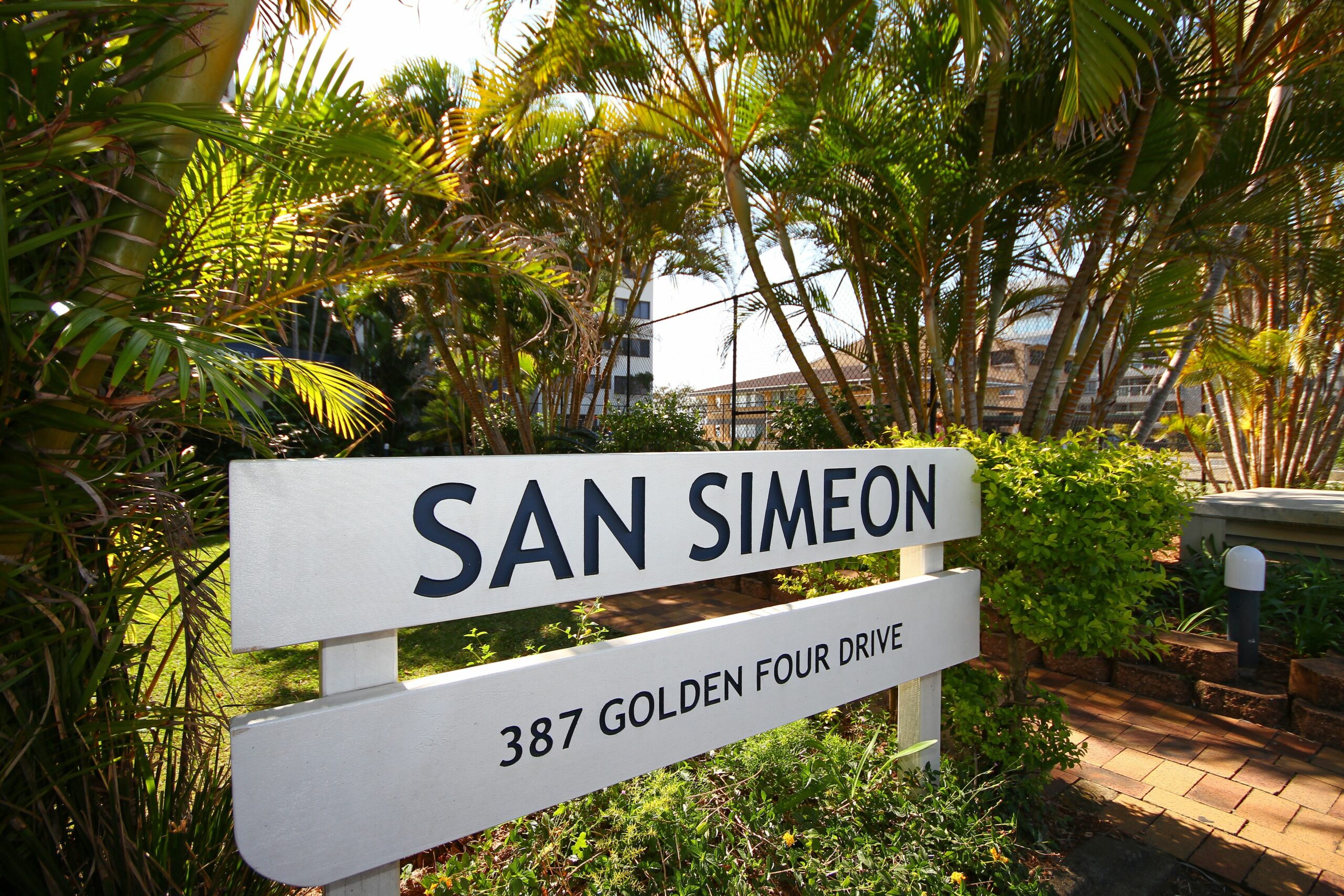 San Simeon Apartments