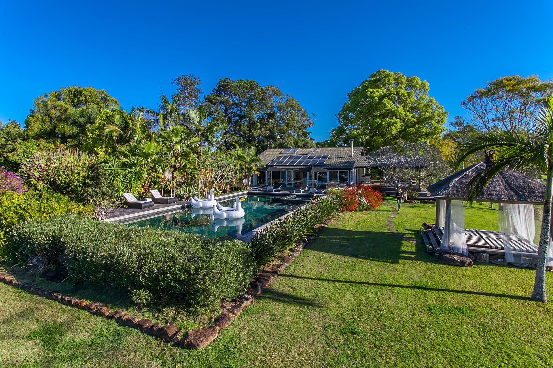 Aria - Country chic with valley views