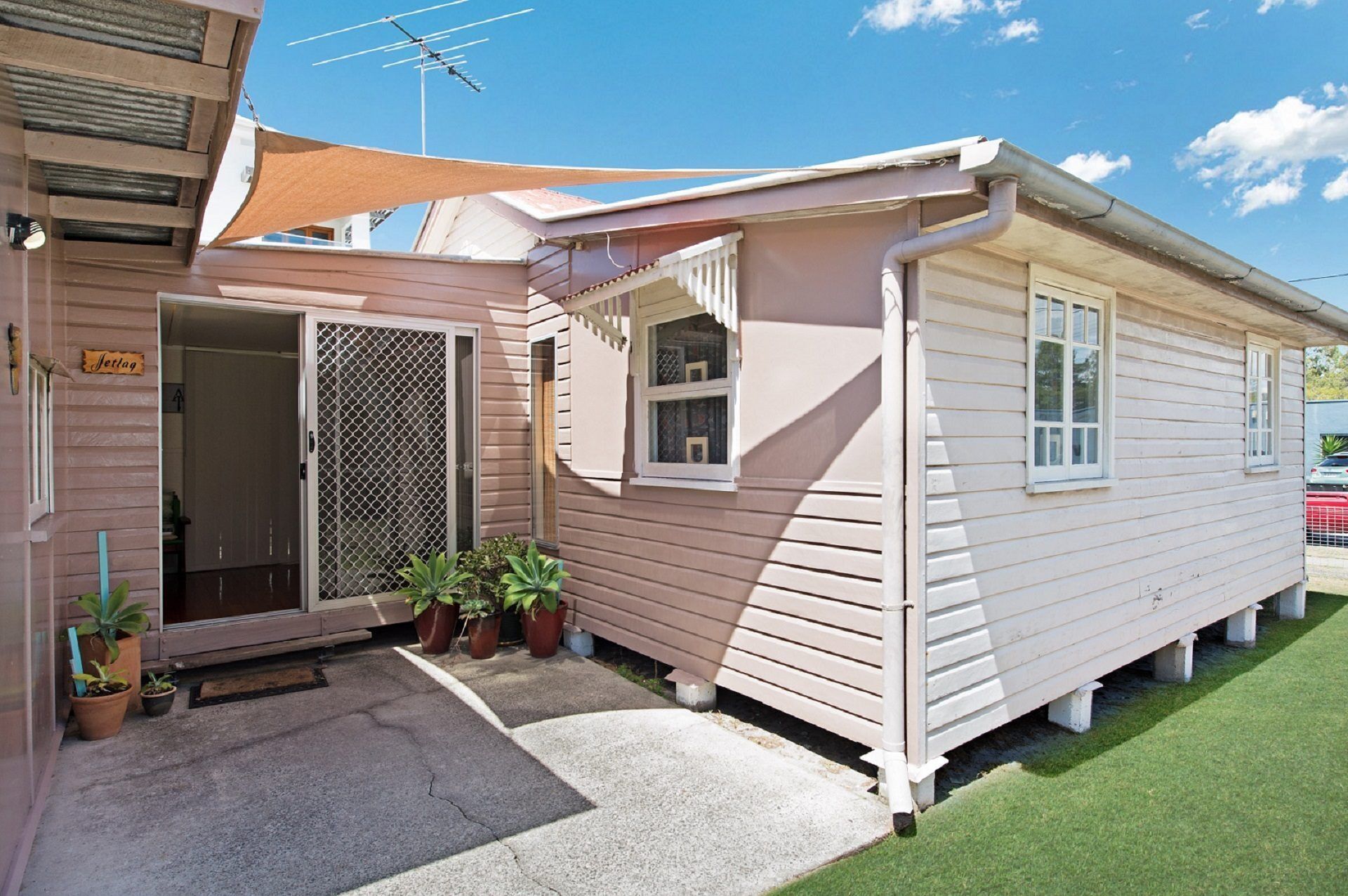 Close to Water, Restaurants and Clubs, Toorbul St, Bongaree