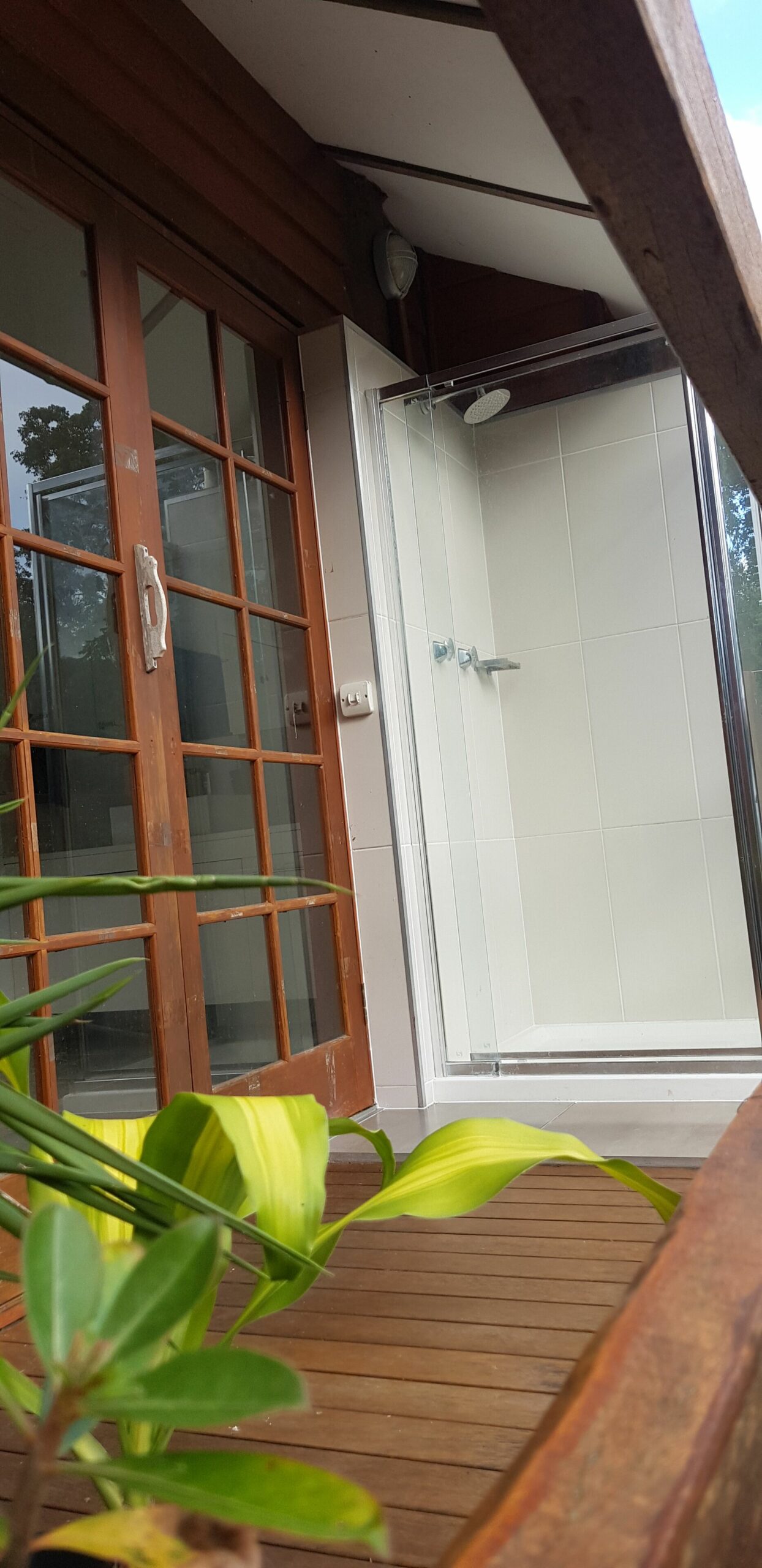 Whitsunday's Hideaway Lodge Pet Friendly Like a Treehouse