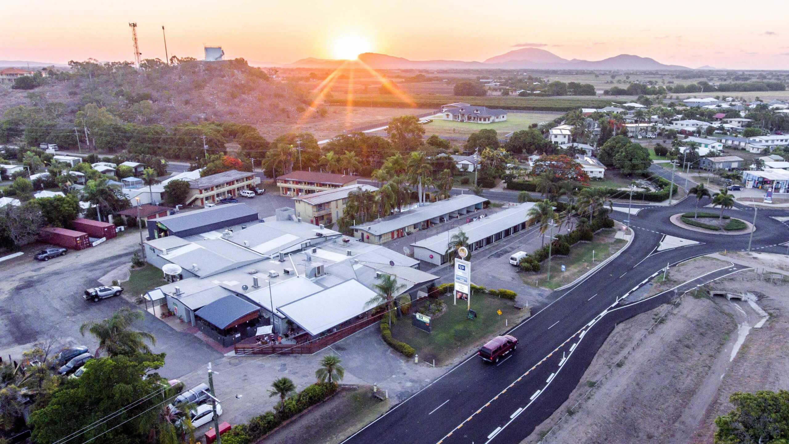 Queens Beach Motor Hotel