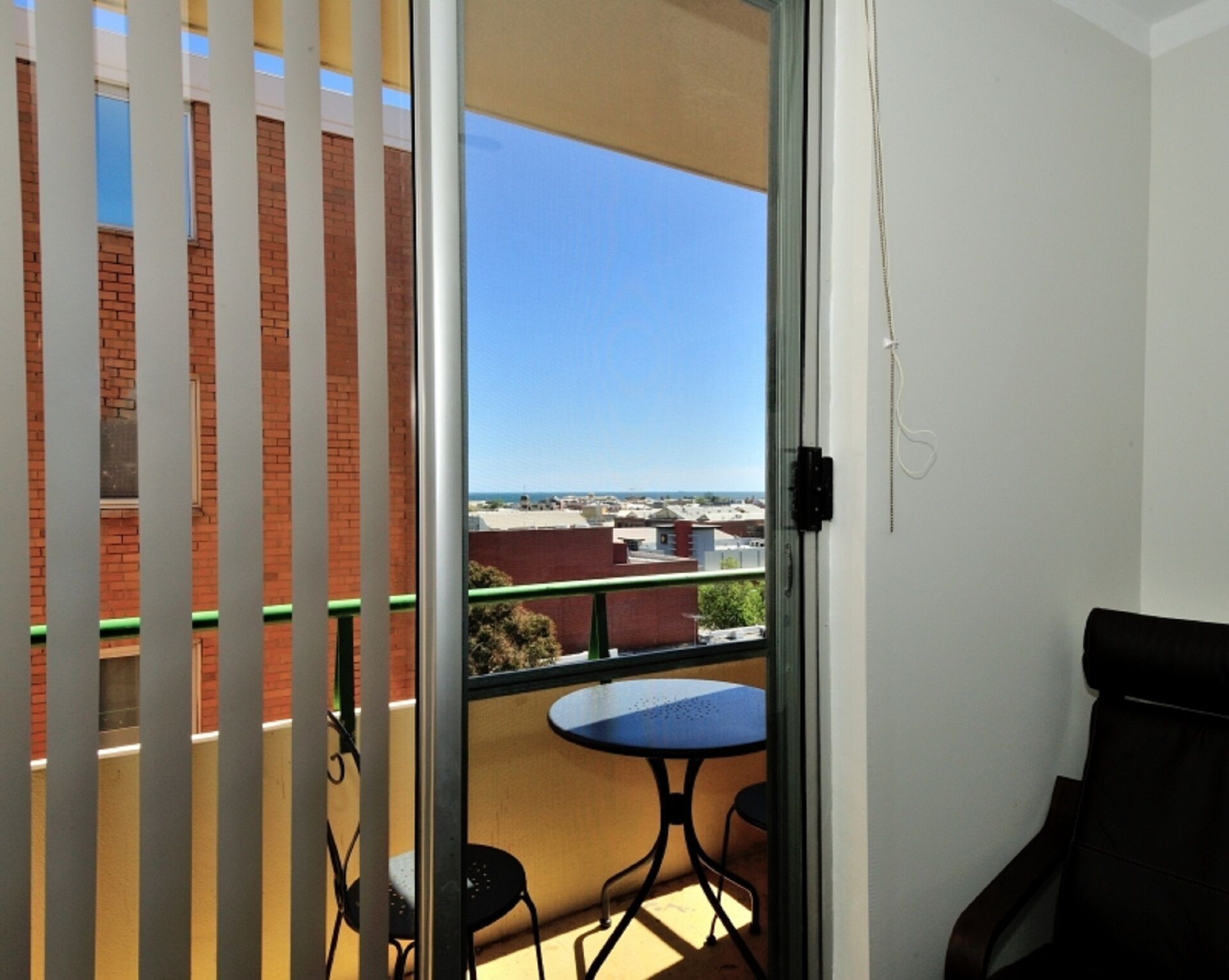 Central Fremantle Apartment With Port Views