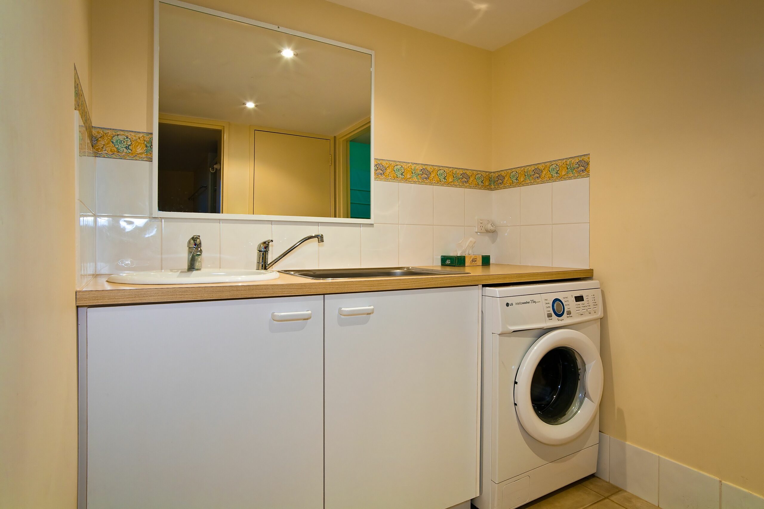 Osprey Holiday Village Unit 110 - Wake up to the Birds in Your 4 Poster bed With a View