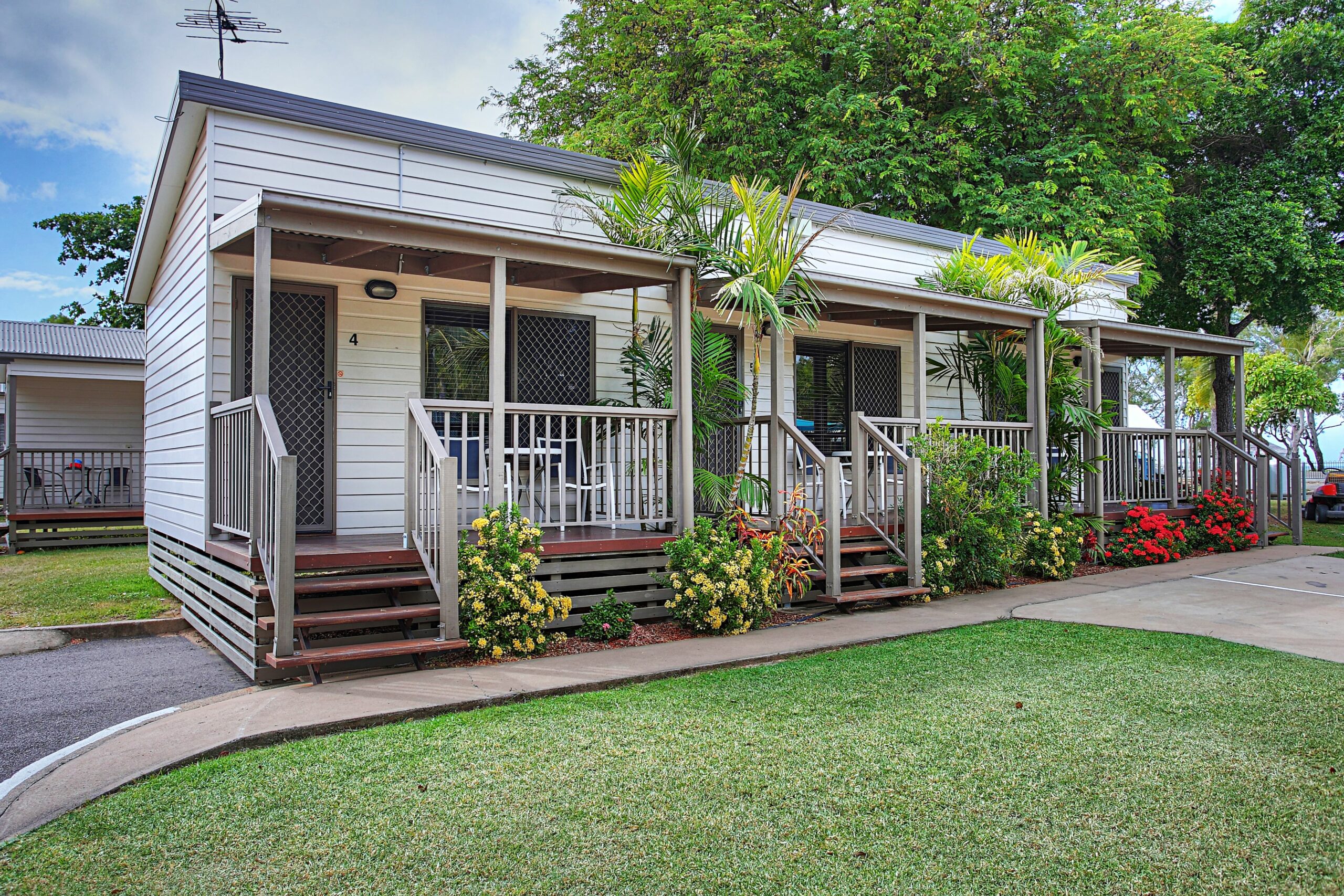 BIG4 Rowes Bay Beachfront Holiday Park