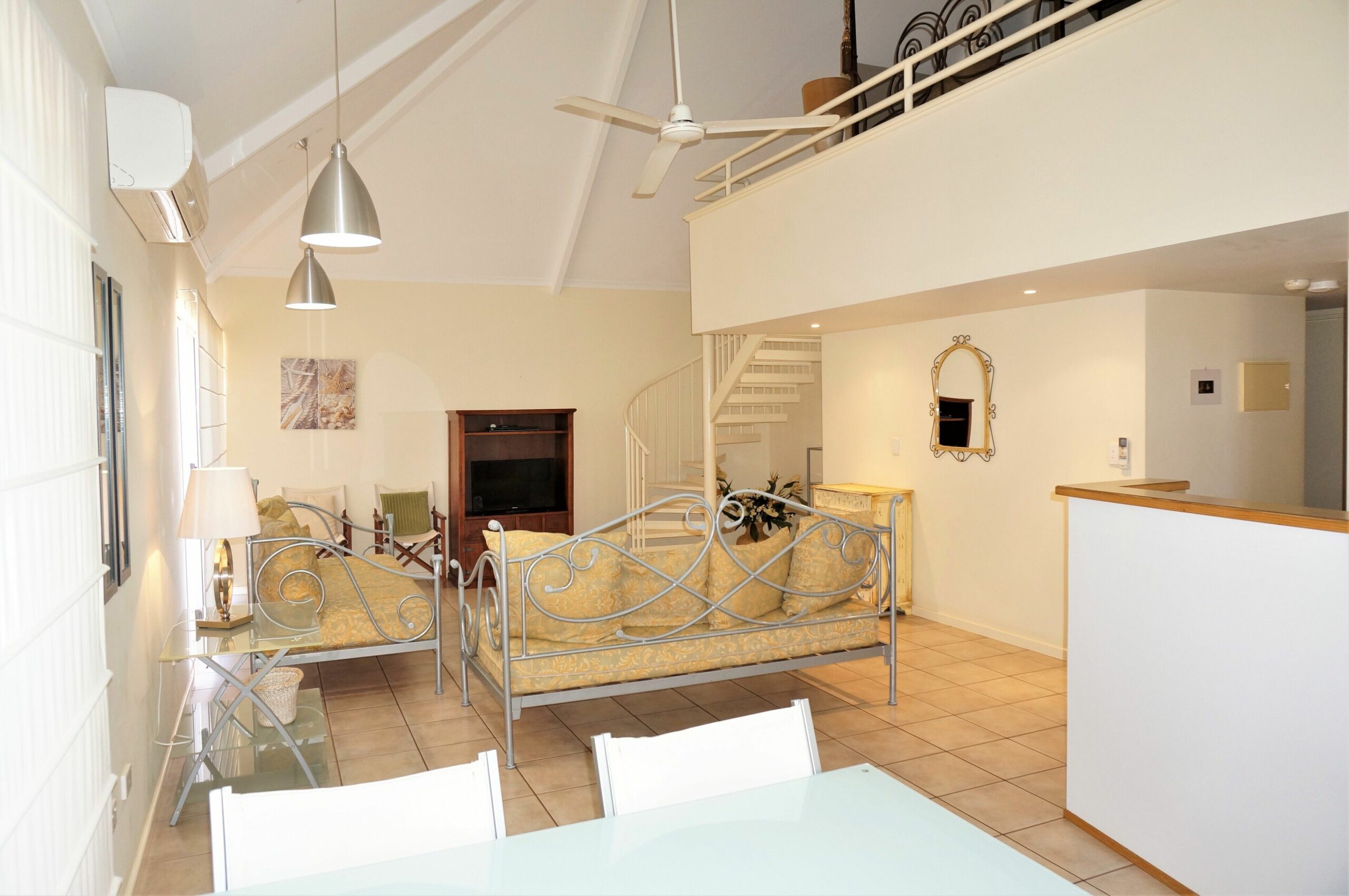 Osprey Holiday Village Unit 110 - Wake up to the Birds in Your 4 Poster bed With a View