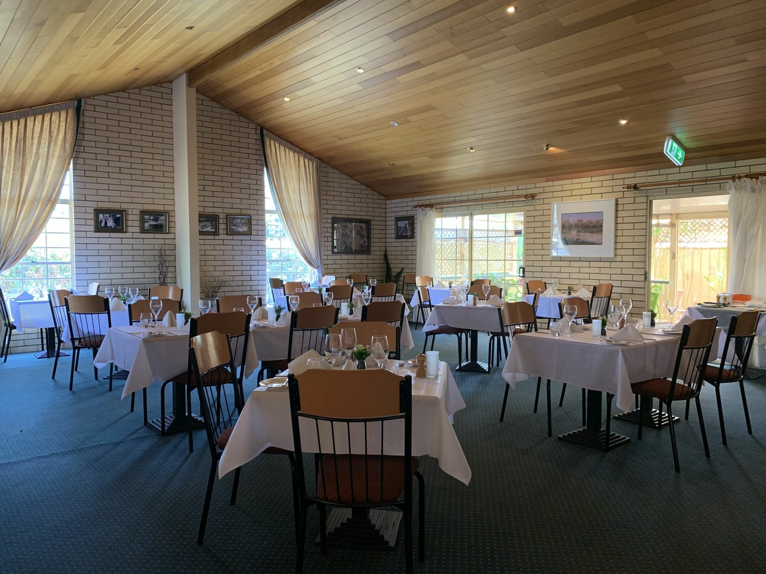 Riverland Motor Inn & River's Restaurant