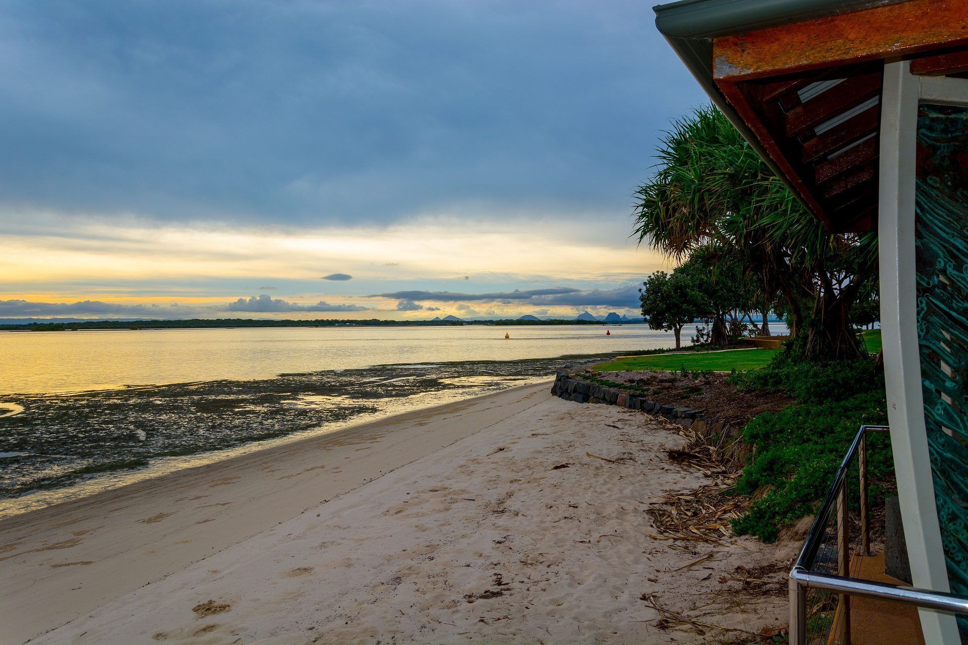 Large Family Waterfront Home With Room for a Boat - Welsby Pde, Bongaree