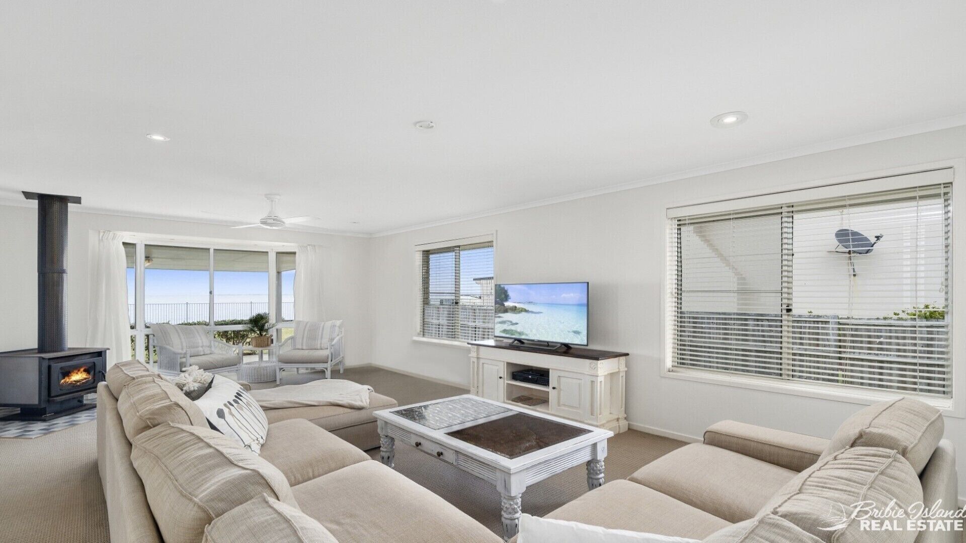 THE BEACH HOUSE - ABSOLUTE BEACHFRONT RETREAT