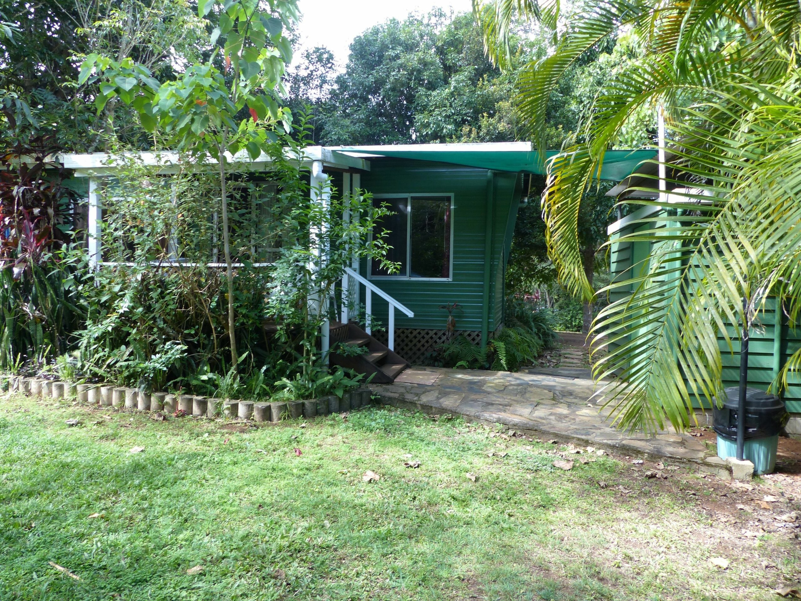 Lake Eacham Tourist Park & Self Contained Cabins