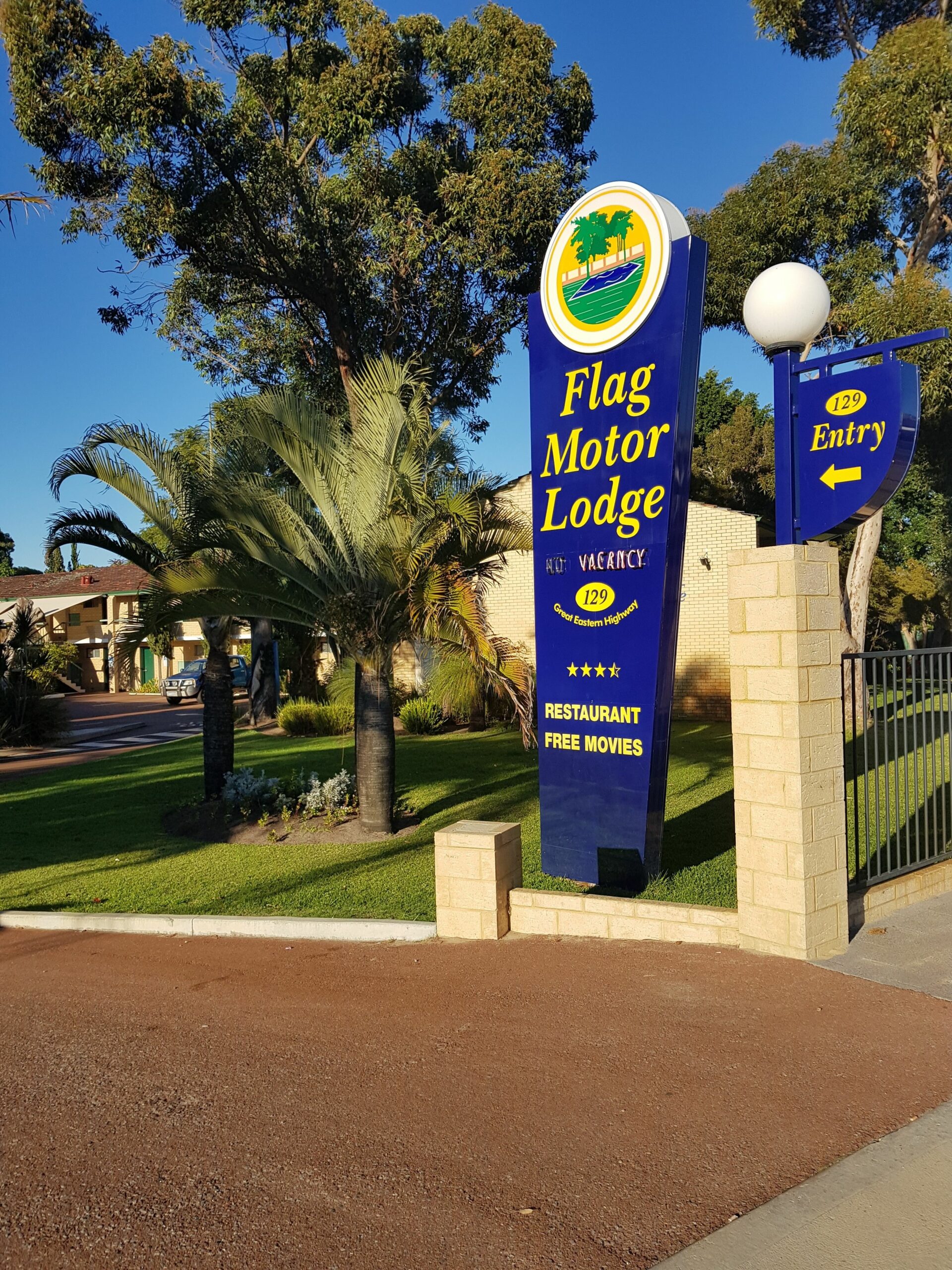 Flag Motor Lodge