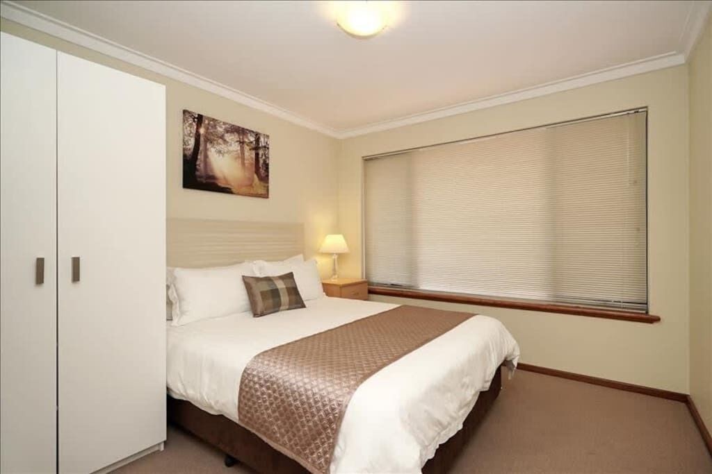 Generous Riverside Living4br Swan Riverheathcote Parknetflix