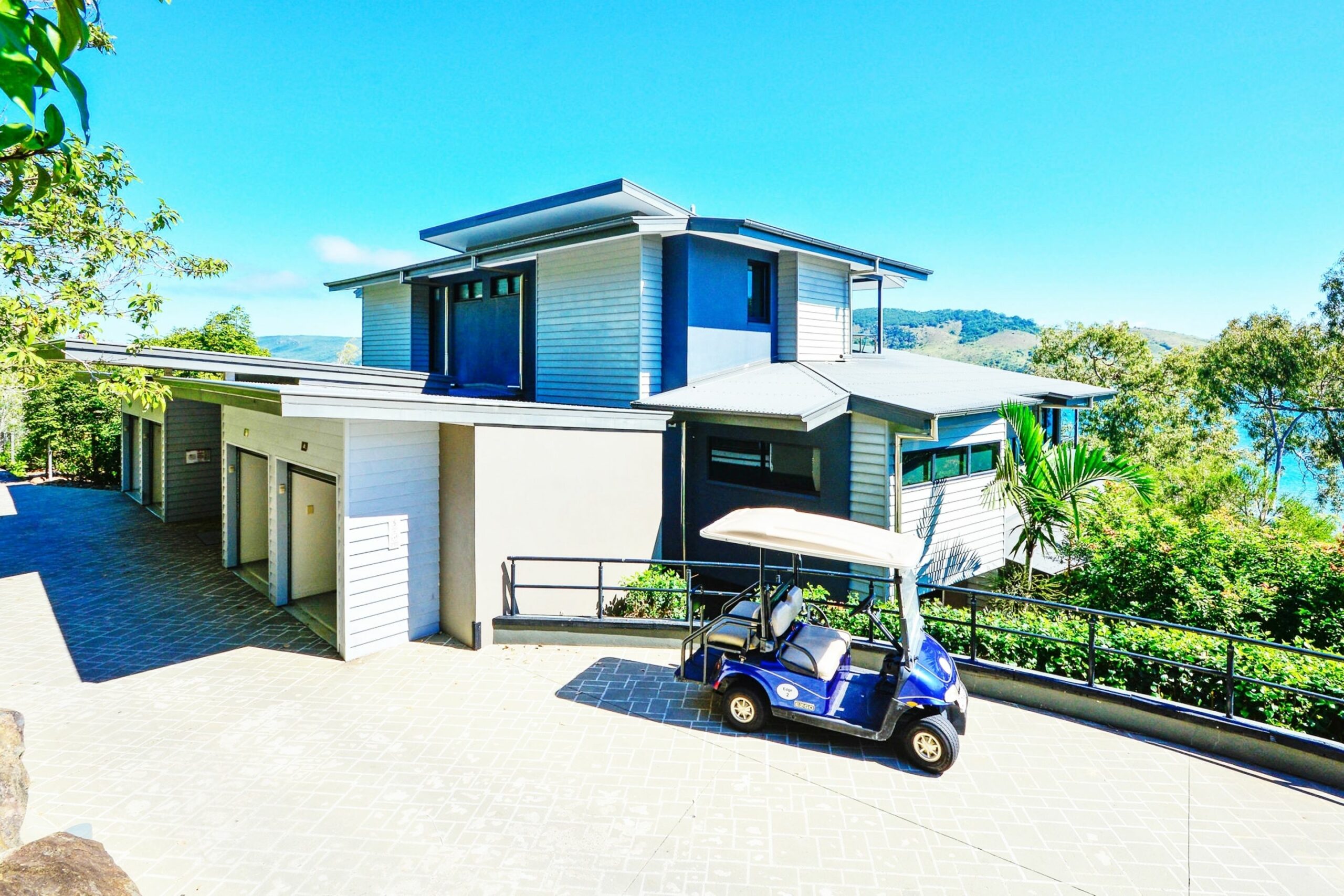 Villa 2 The Edge Oceanfront  Deluxe 3 Bedroom Near Marina With Golf Buggy