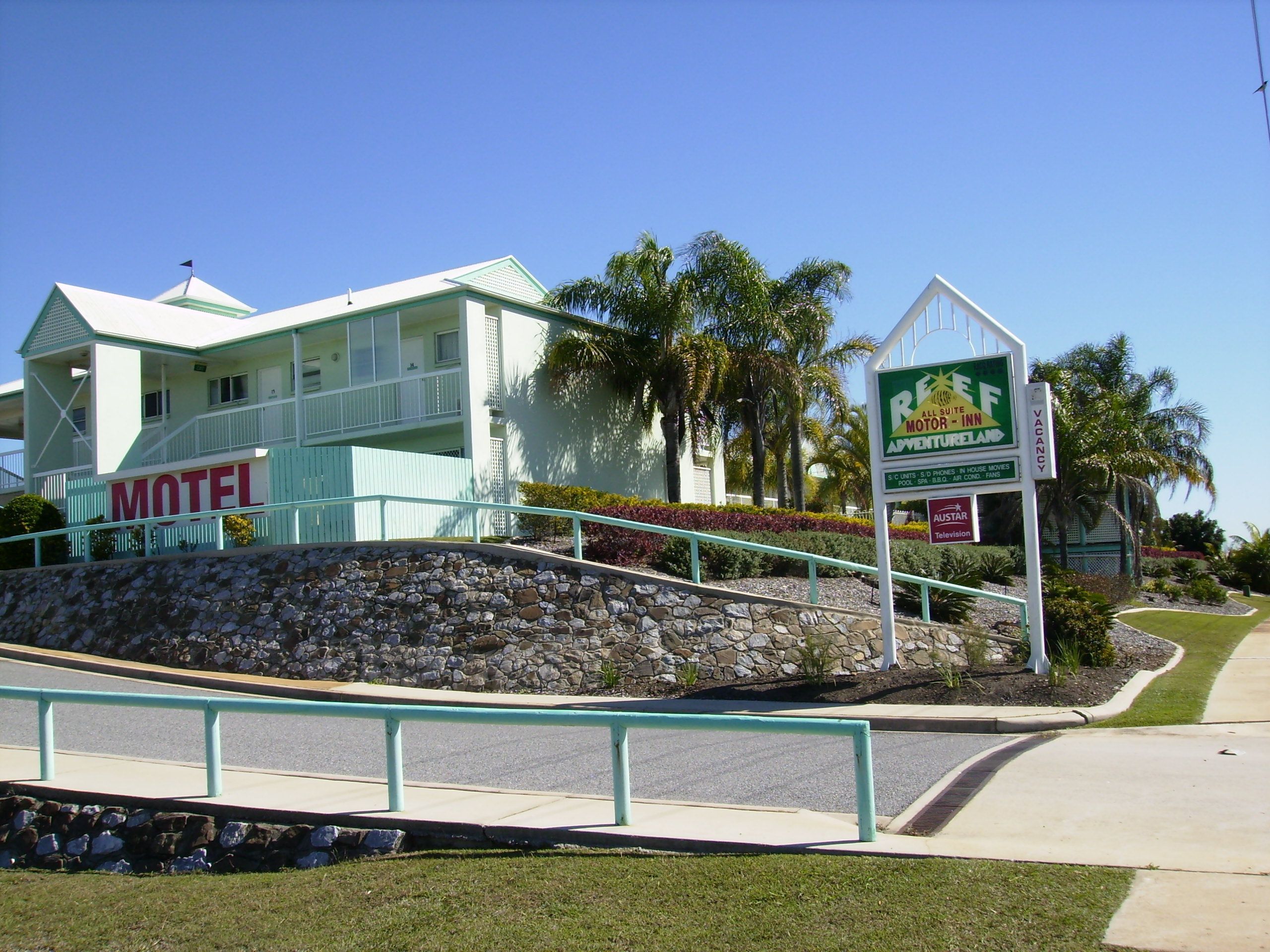 Reef Adventureland Motor Inn