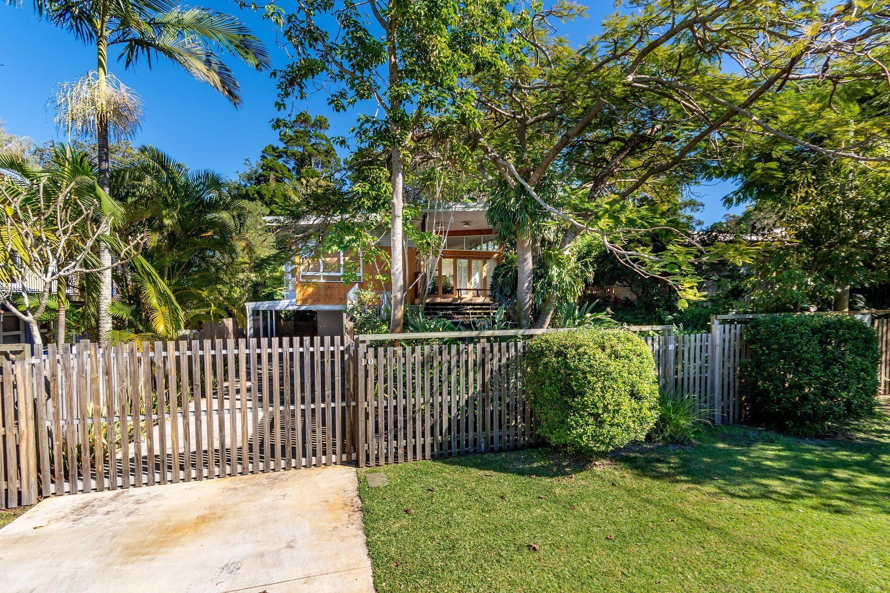 Decked out for a Fantastic Holiday - Winnett St, Woorim