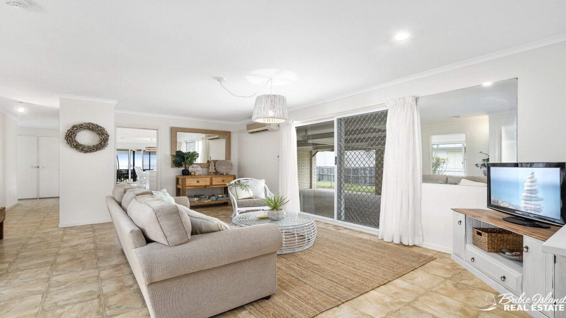 THE BEACH HOUSE - ABSOLUTE BEACHFRONT RETREAT