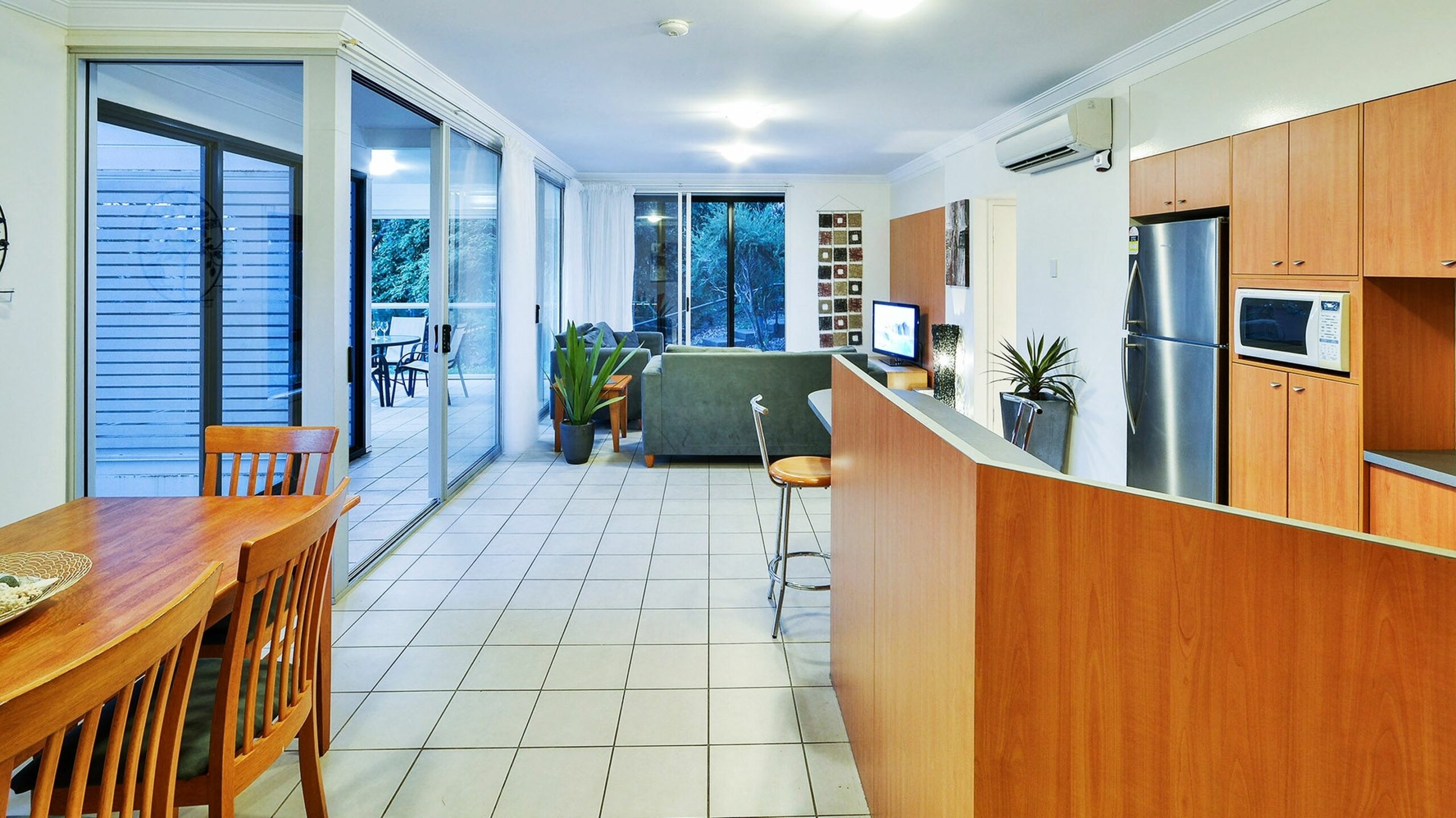 Oasis 1 Hamilton Island 2 Bedroom Apartment In Central Location With Golf Buggy