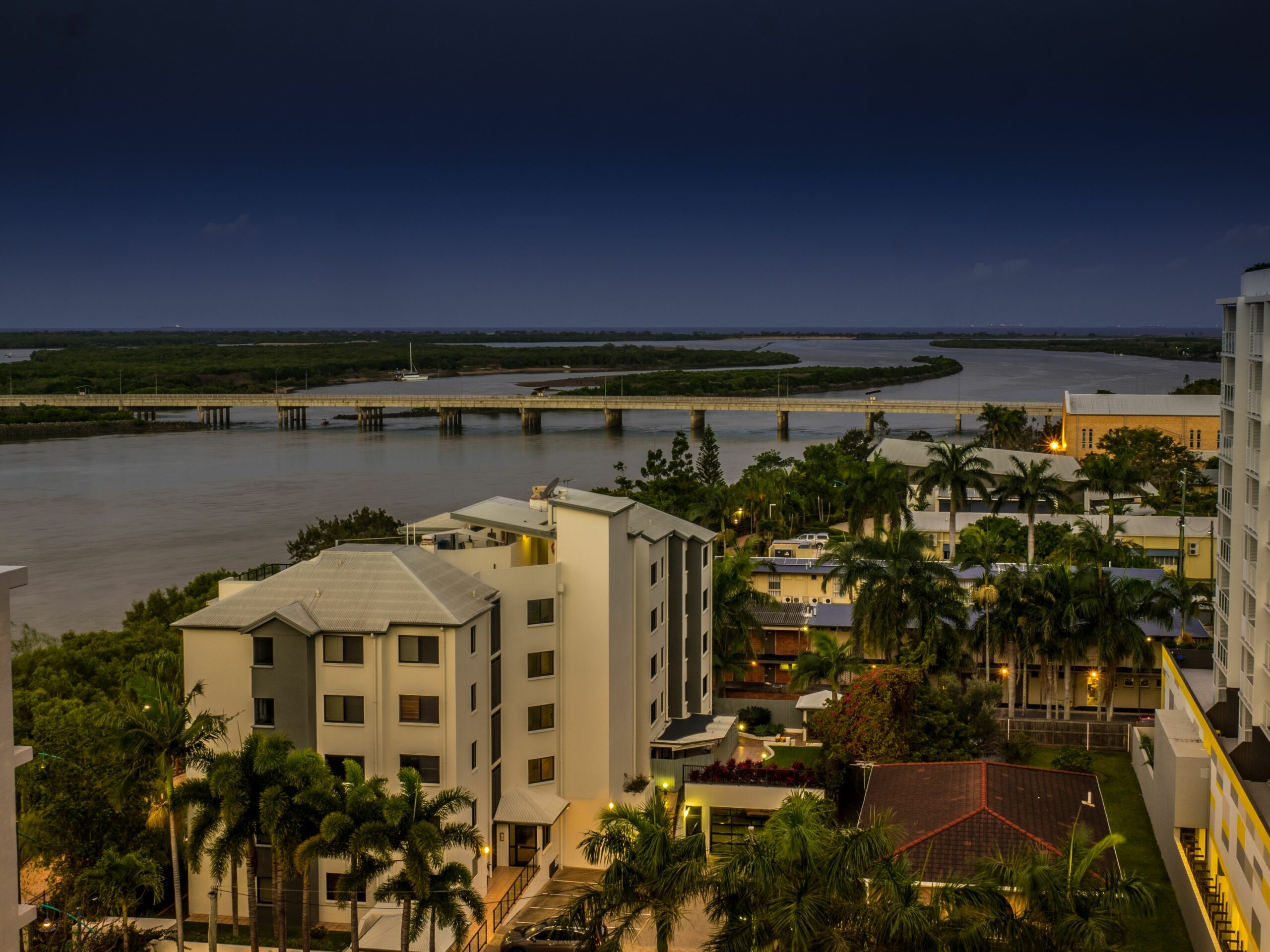 Lanai Riverside Apartments