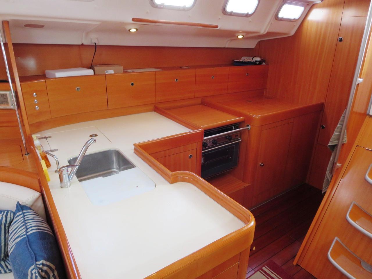 Skippered Beneteau 47.7 with crew for up to 20 passengers