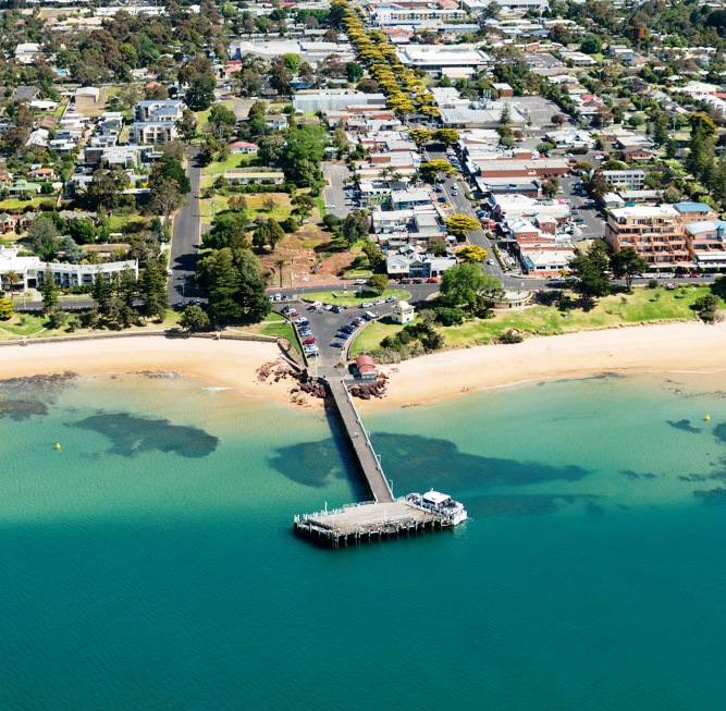 Scenic Flight 4 - Cowes, Seal Rocks, Penguins & GP Circuit