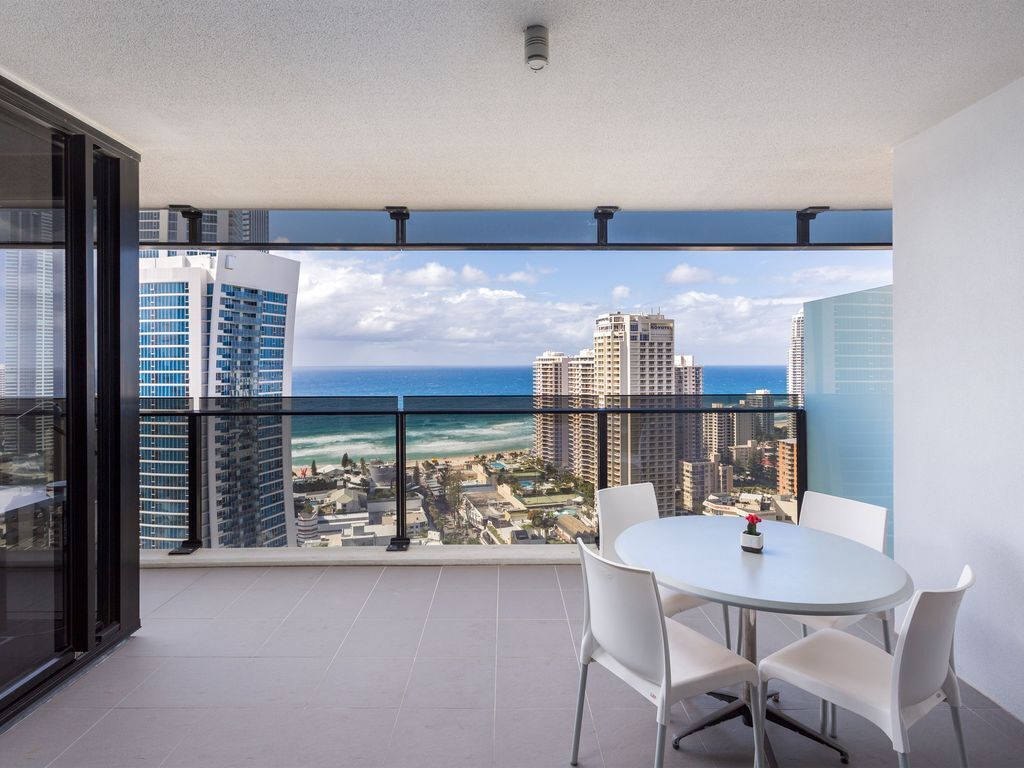 Central Surfers Paradise - Seaview Deluxe Spa Apartment