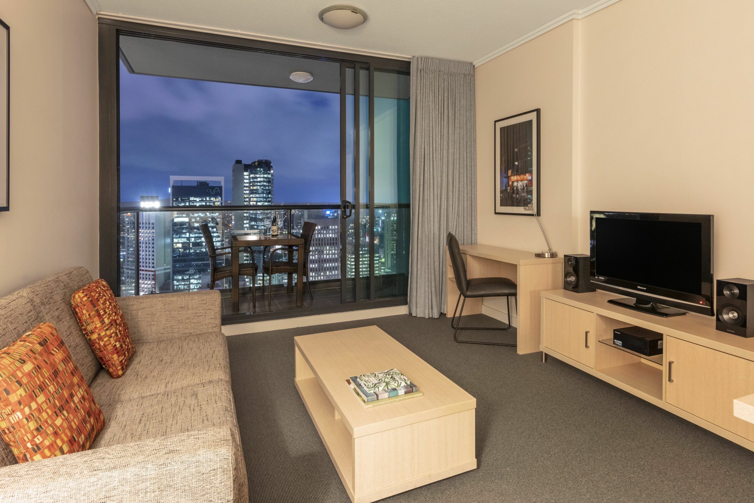 Oaks Brisbane on Charlotte Suites