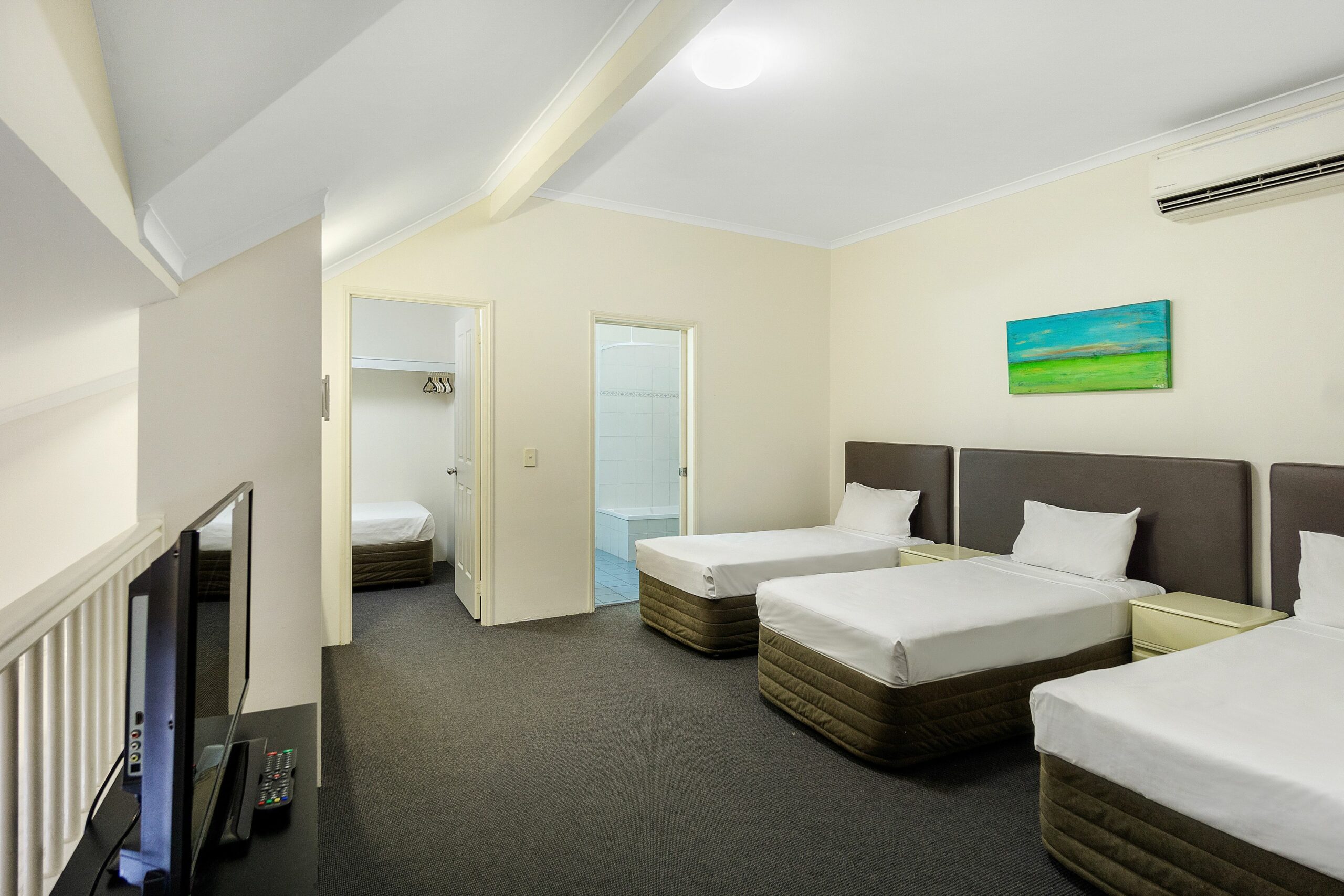 Toowong Inn & Suites