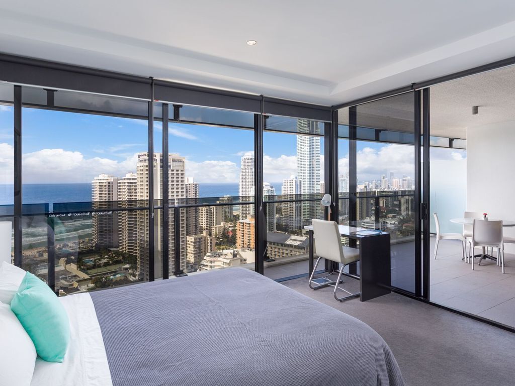 Central Surfers Paradise - Seaview Deluxe Spa Apartment