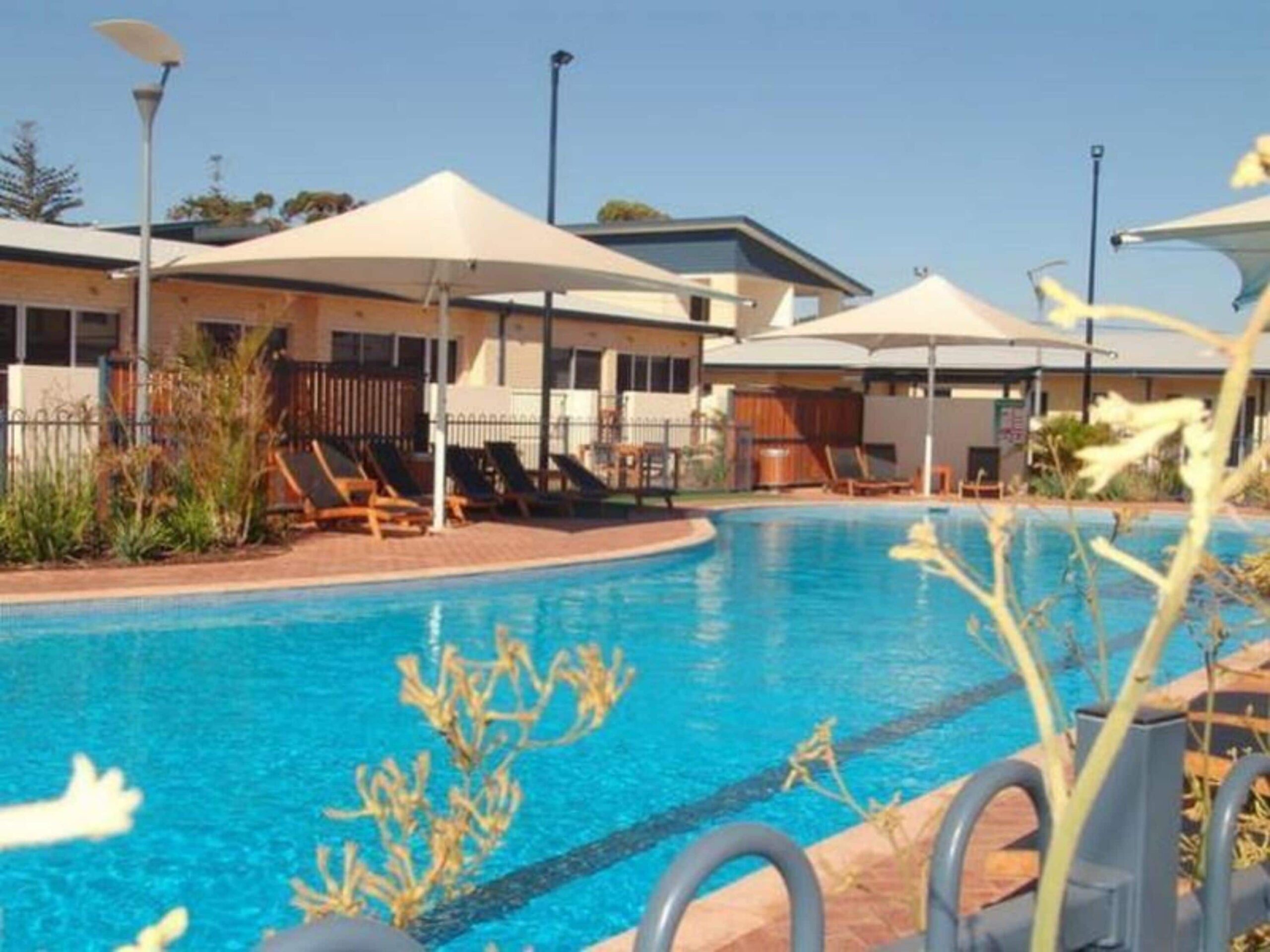 Broadwater Mariner Resort