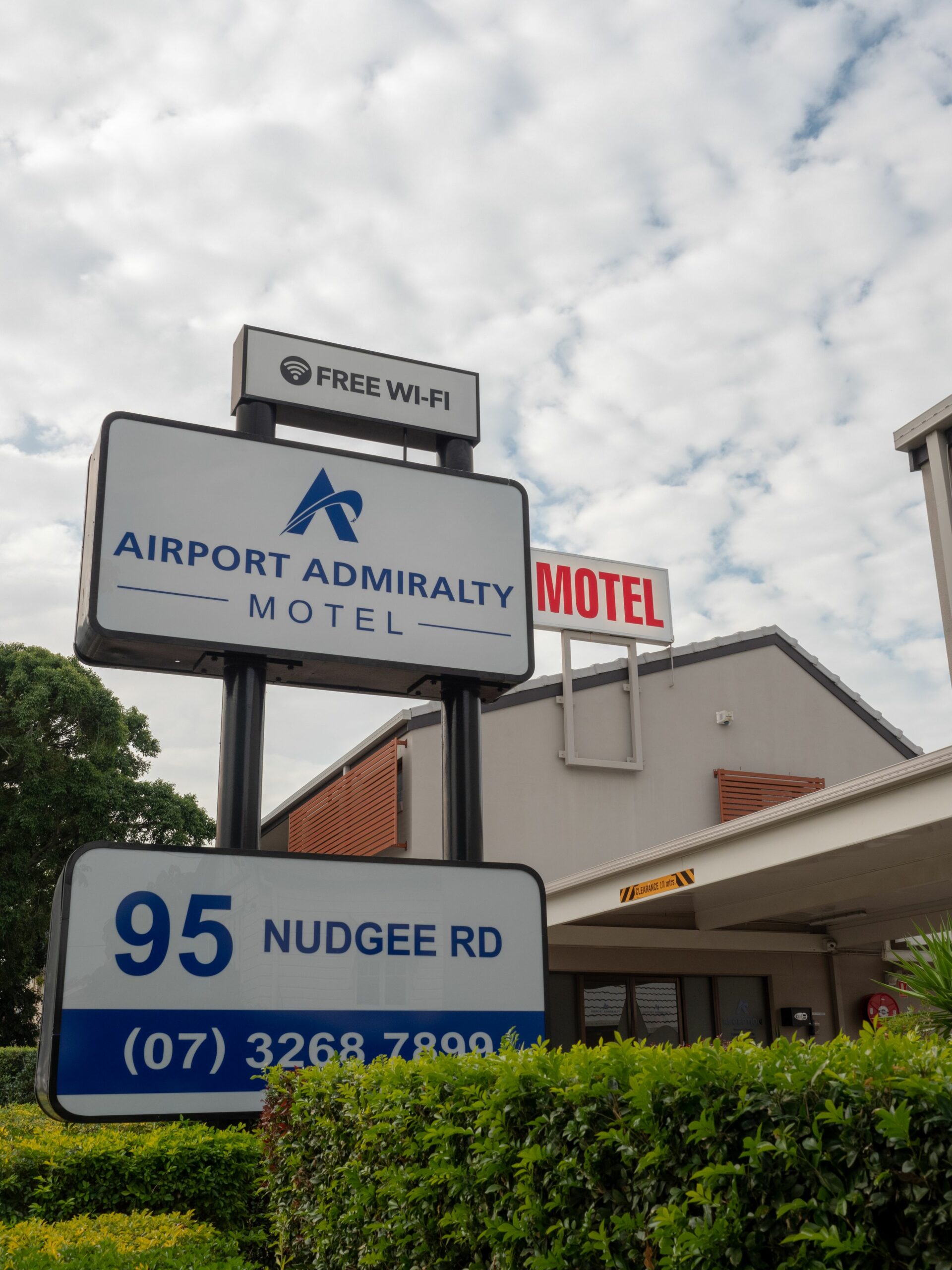 Airport Admiralty Motel