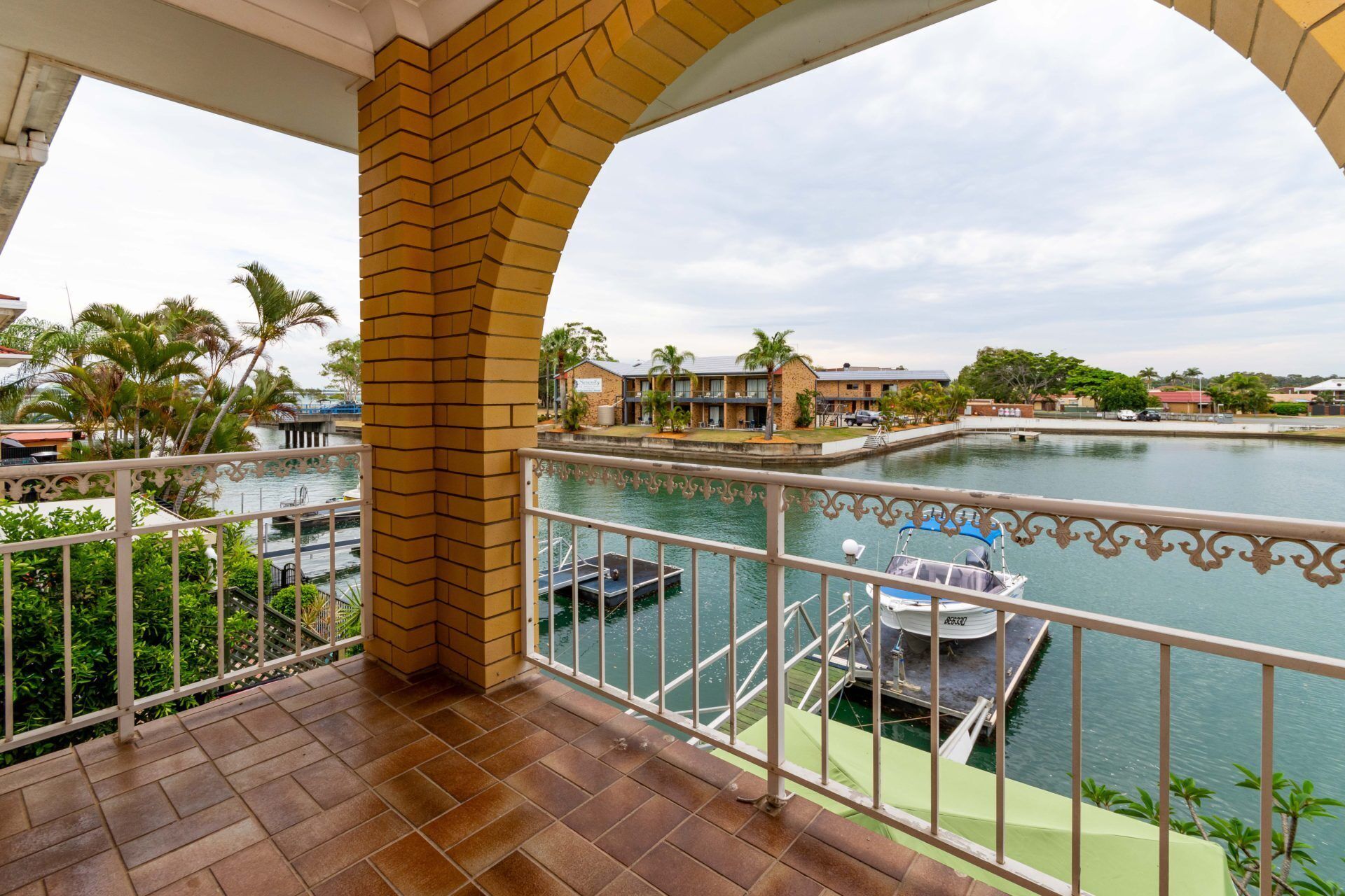 Elegant Waterfront Gem Where the Ocean Meets the Canal!